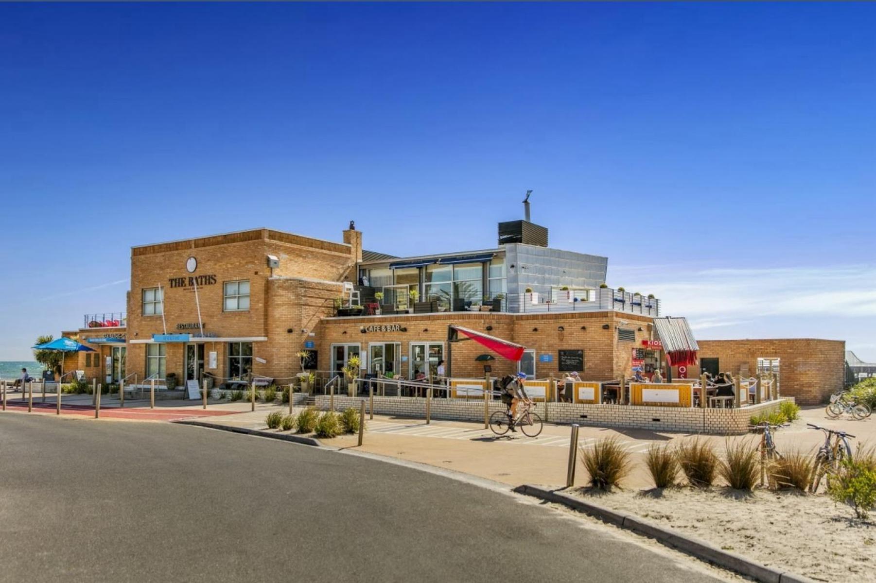 Indulge Luxury Holiday Near Brighton Beach with Private Garden Parking