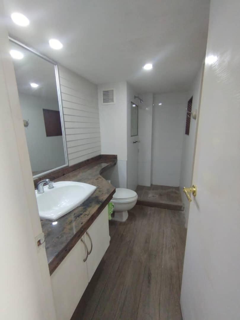 Apartamento frente a la playa, edificio Margarita plaza, apto 15 4, 2 dormitorios 2 baños avenida santiago mariño frente al mar view 2