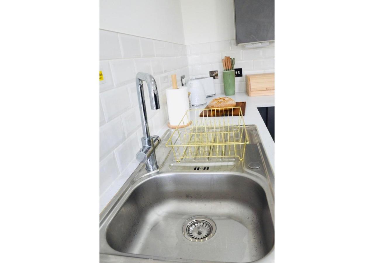 Comfortable Apartment in desirable area of Preston view 4