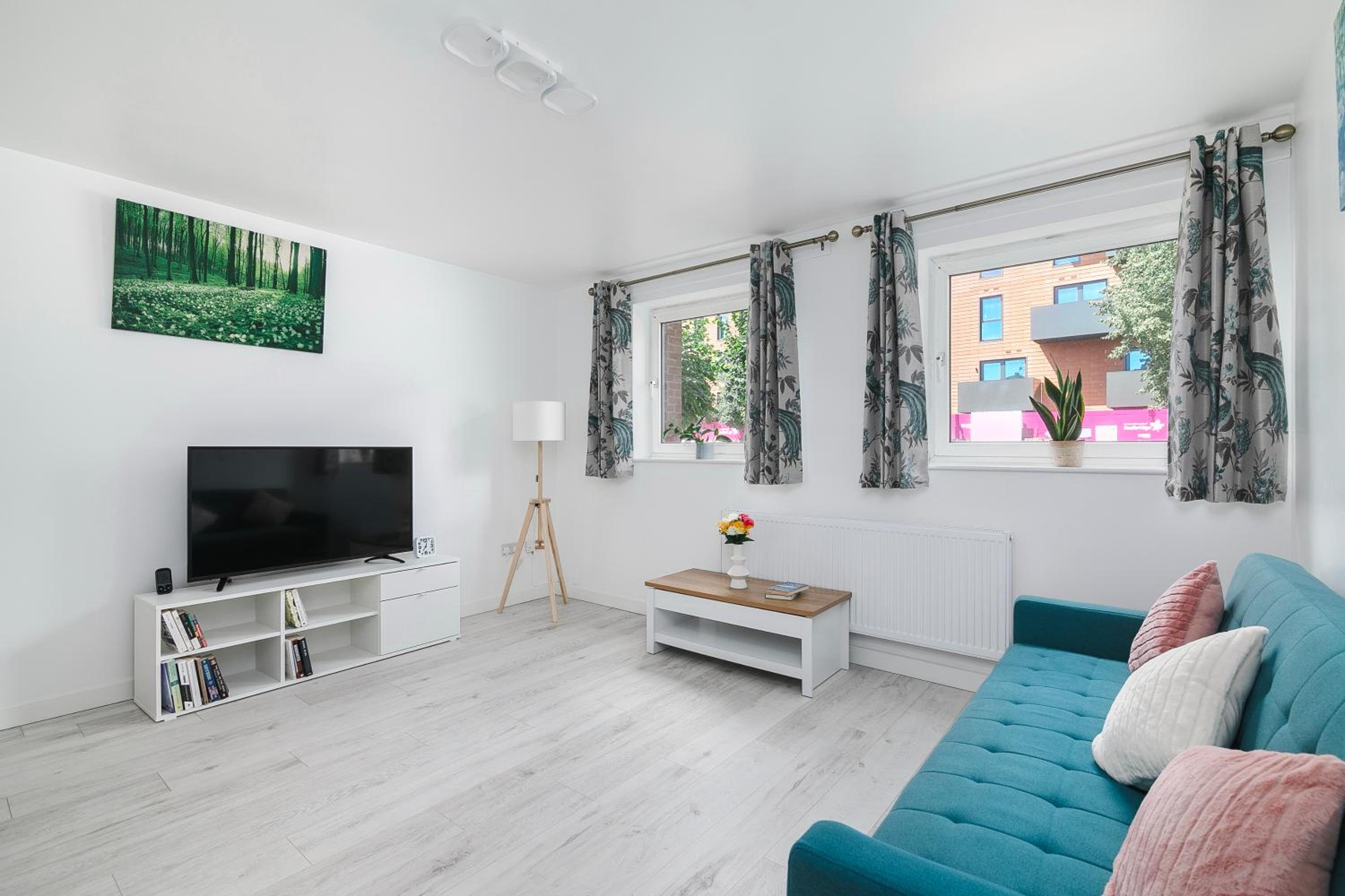 A Stunning Flat in London, Gants Hill view 3