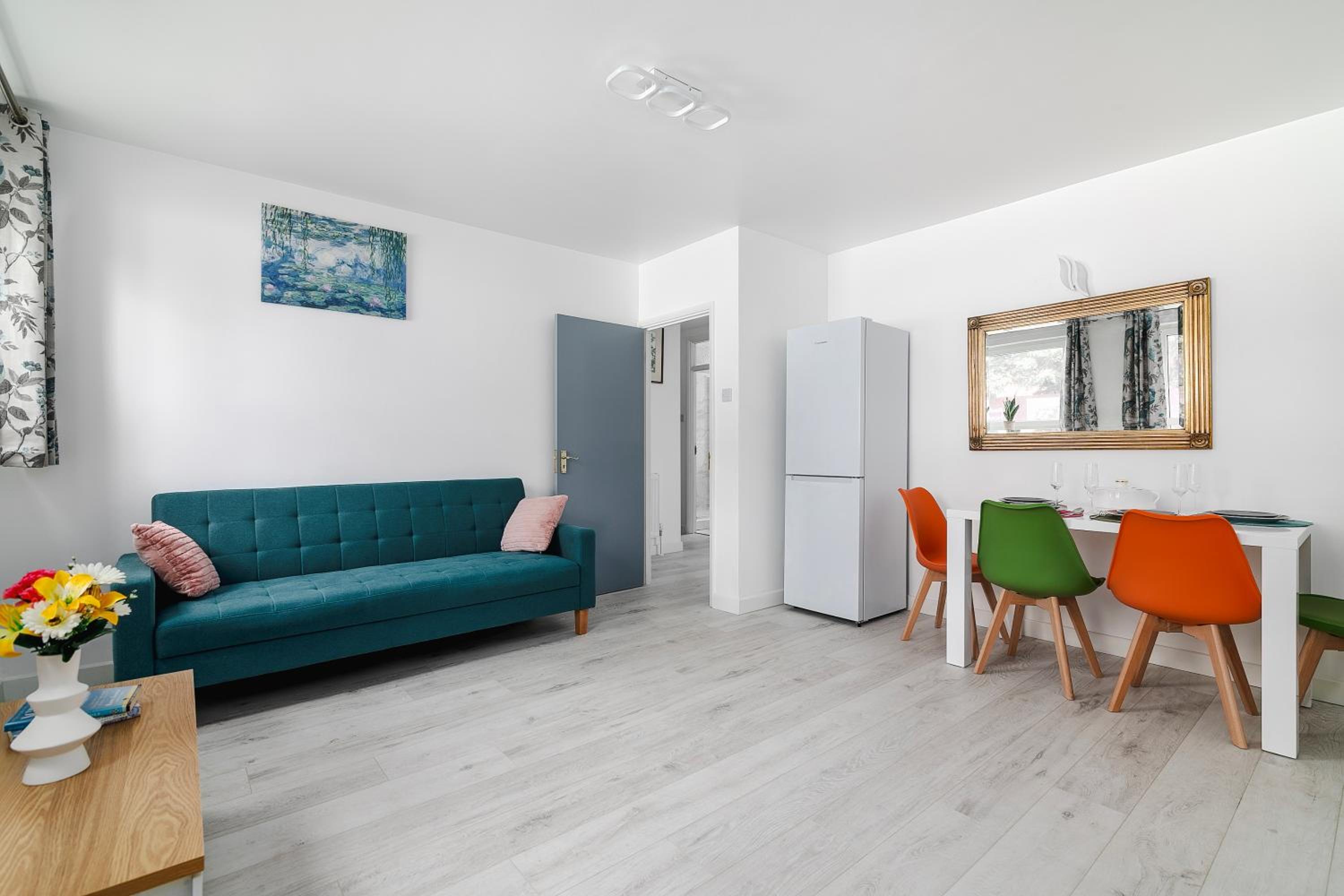 A Stunning Flat in London, Gants Hill view 5
