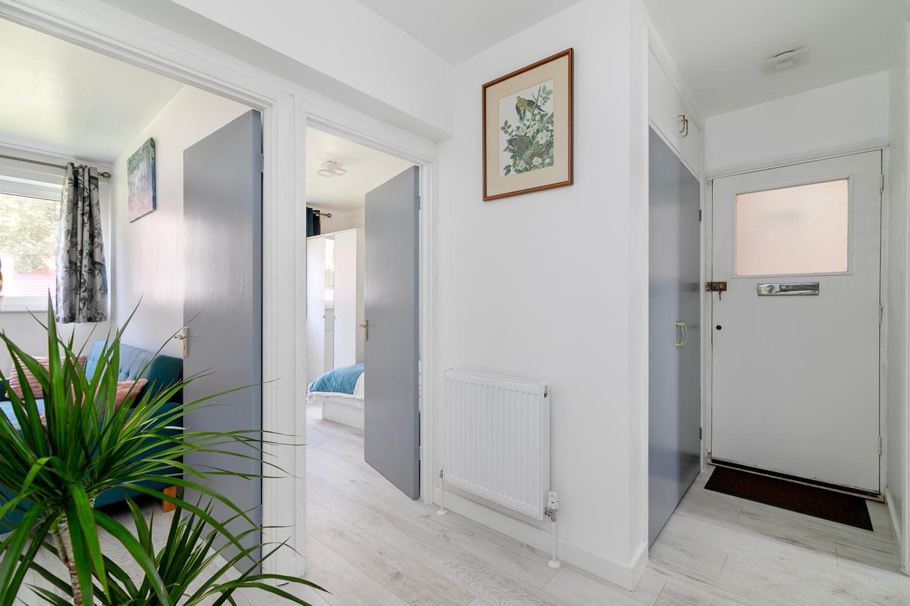 A Stunning Flat in London, Gants Hill view 2