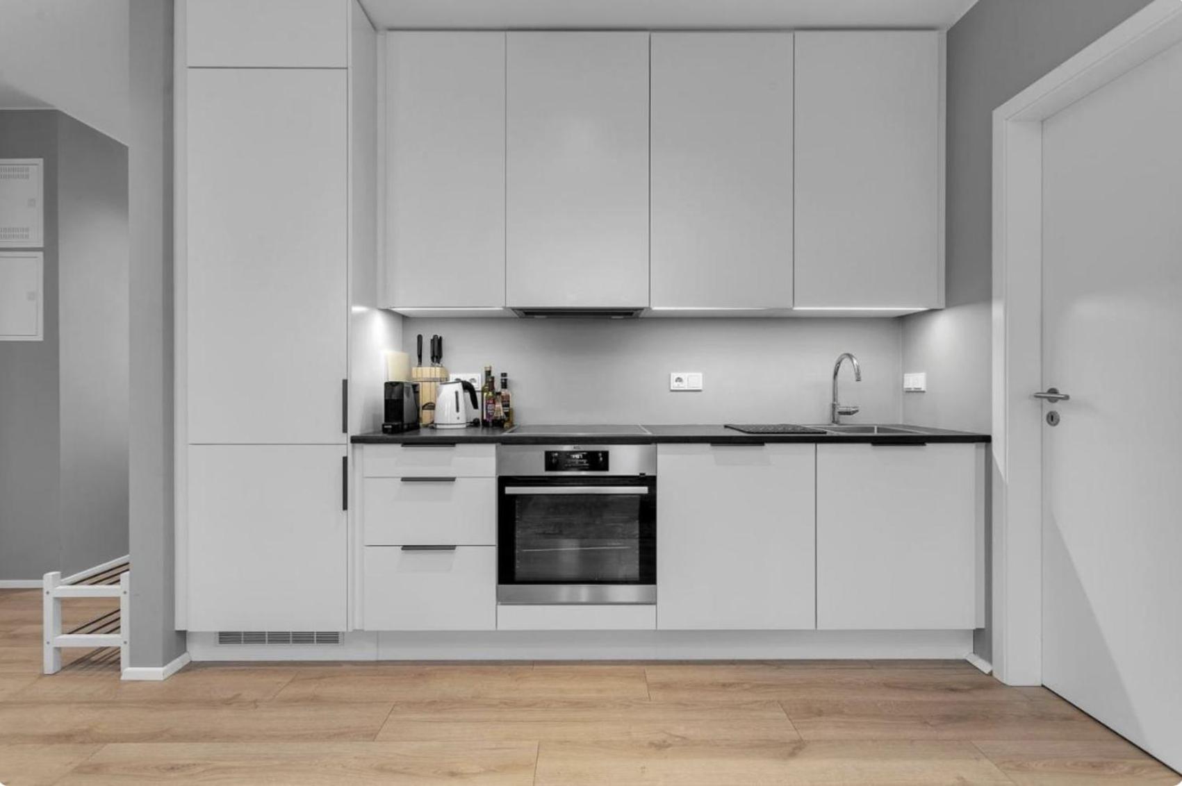 Cheerful Down Town Apartment view 5