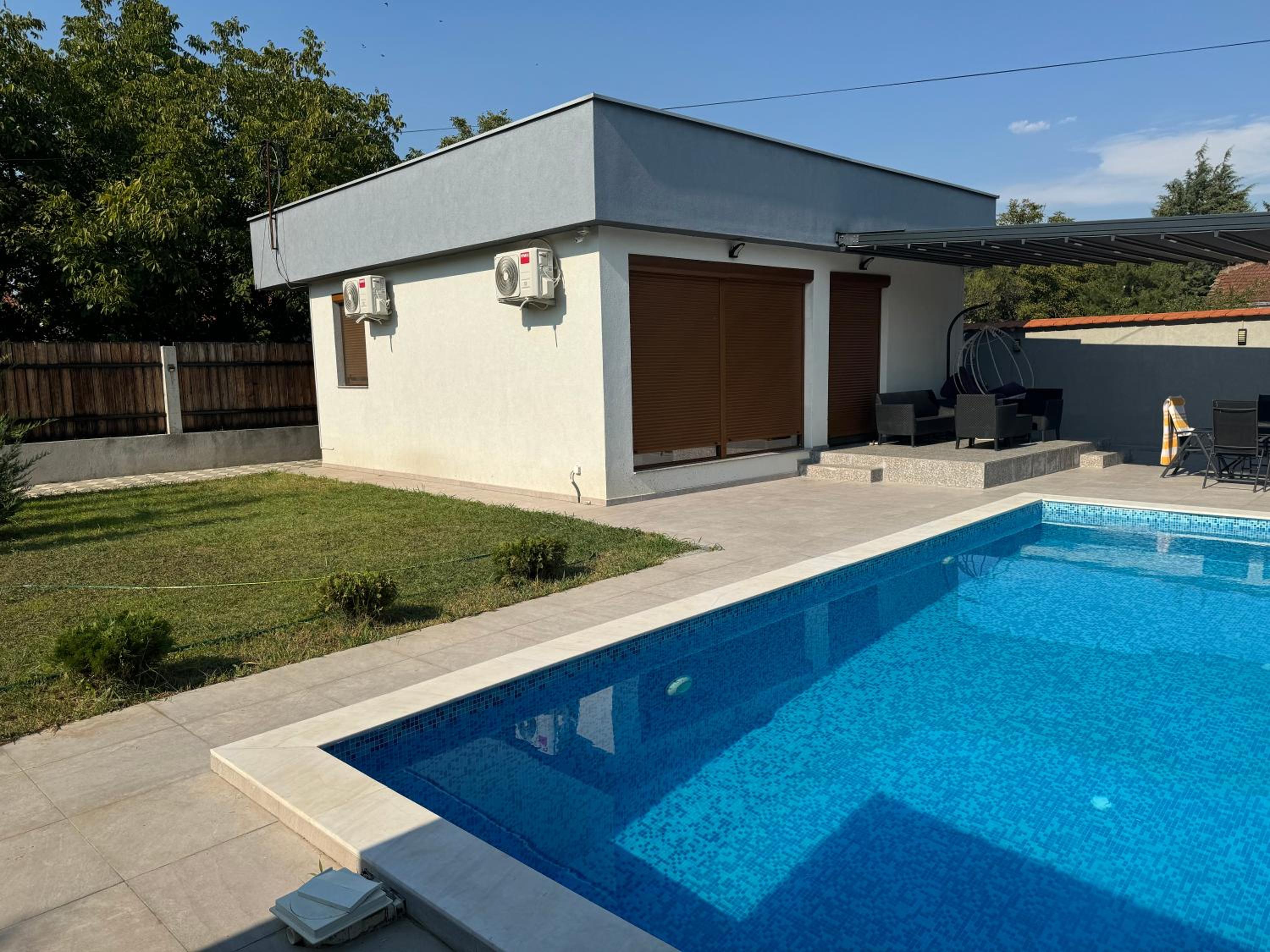 Villa with pool in Skopje view 5