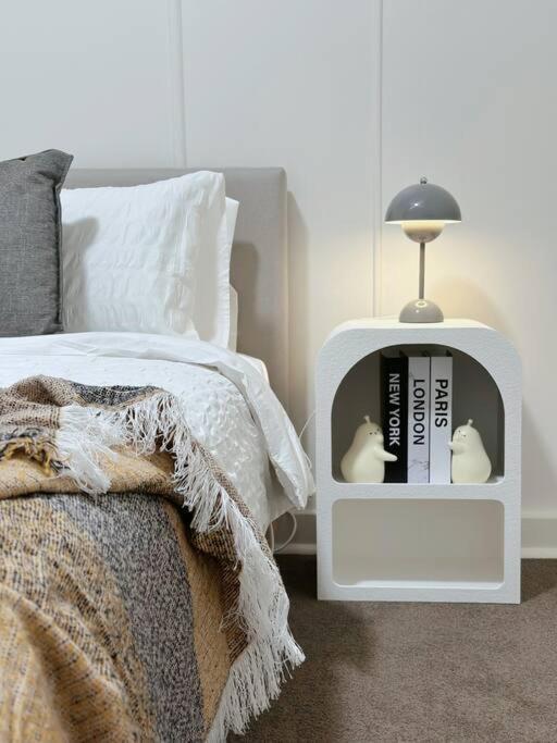 Popular Central Location King Bed The Repose