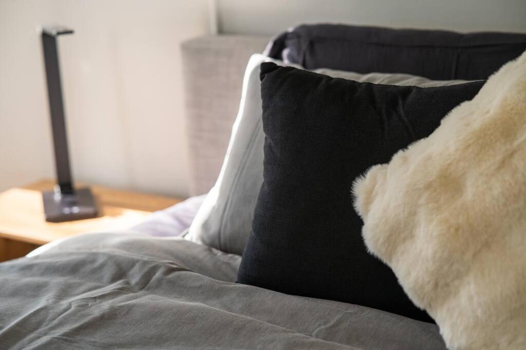 Popular Central Location King Bed The Repose