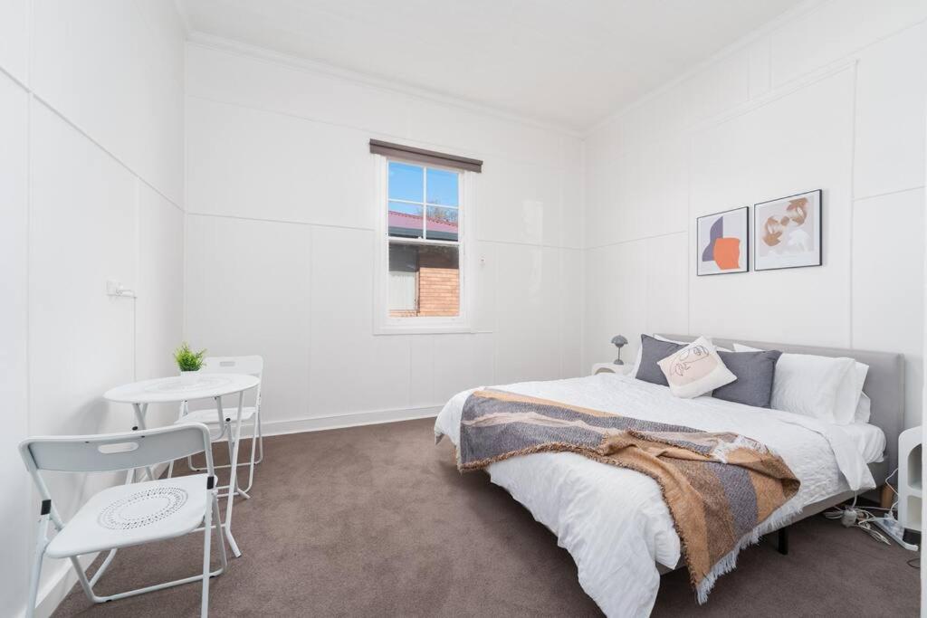 Popular Central Location King Bed The Repose