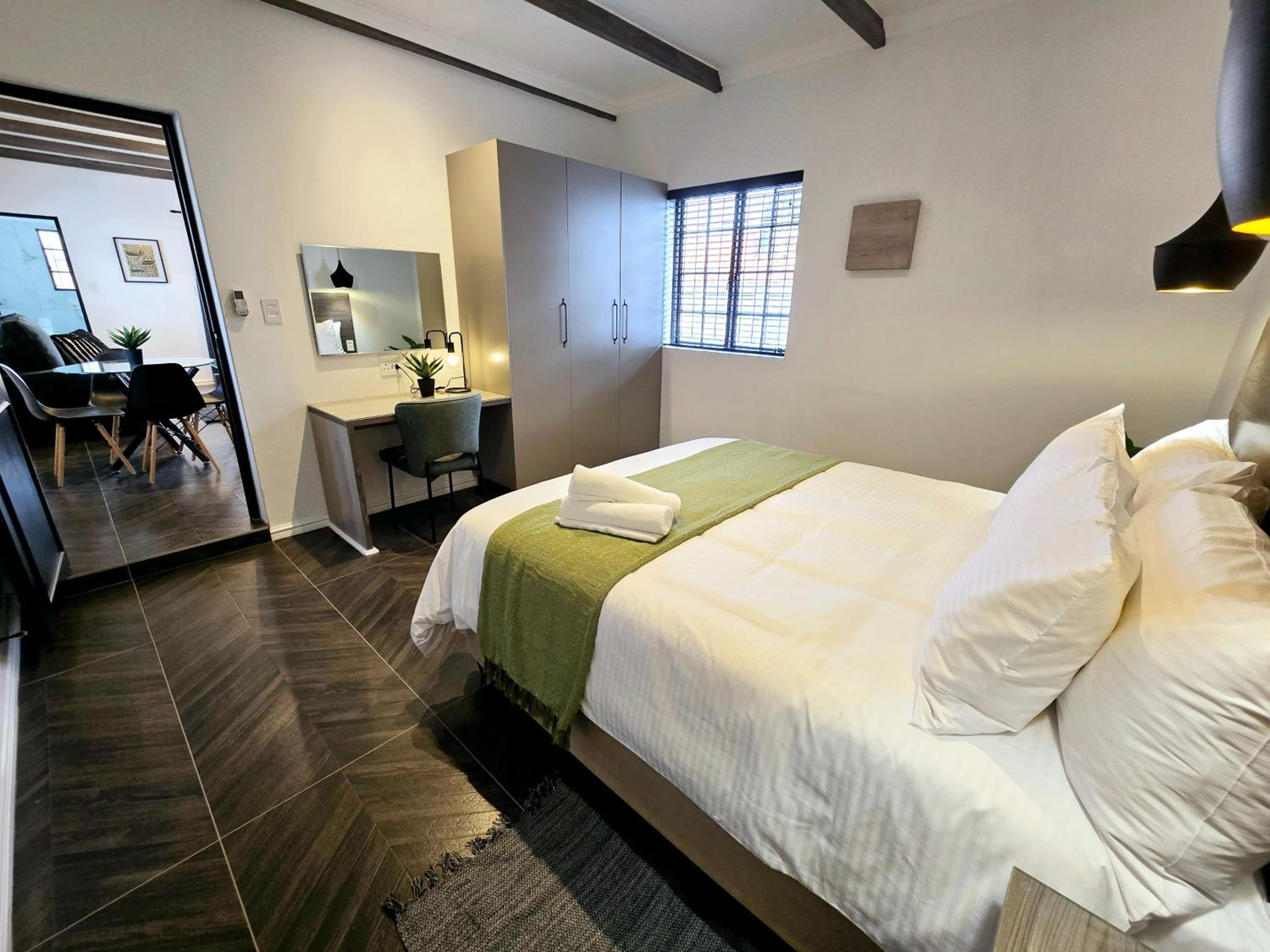 Hampton Collection Avenues - Urban 4 Sleeper Serviced Apartment view 4