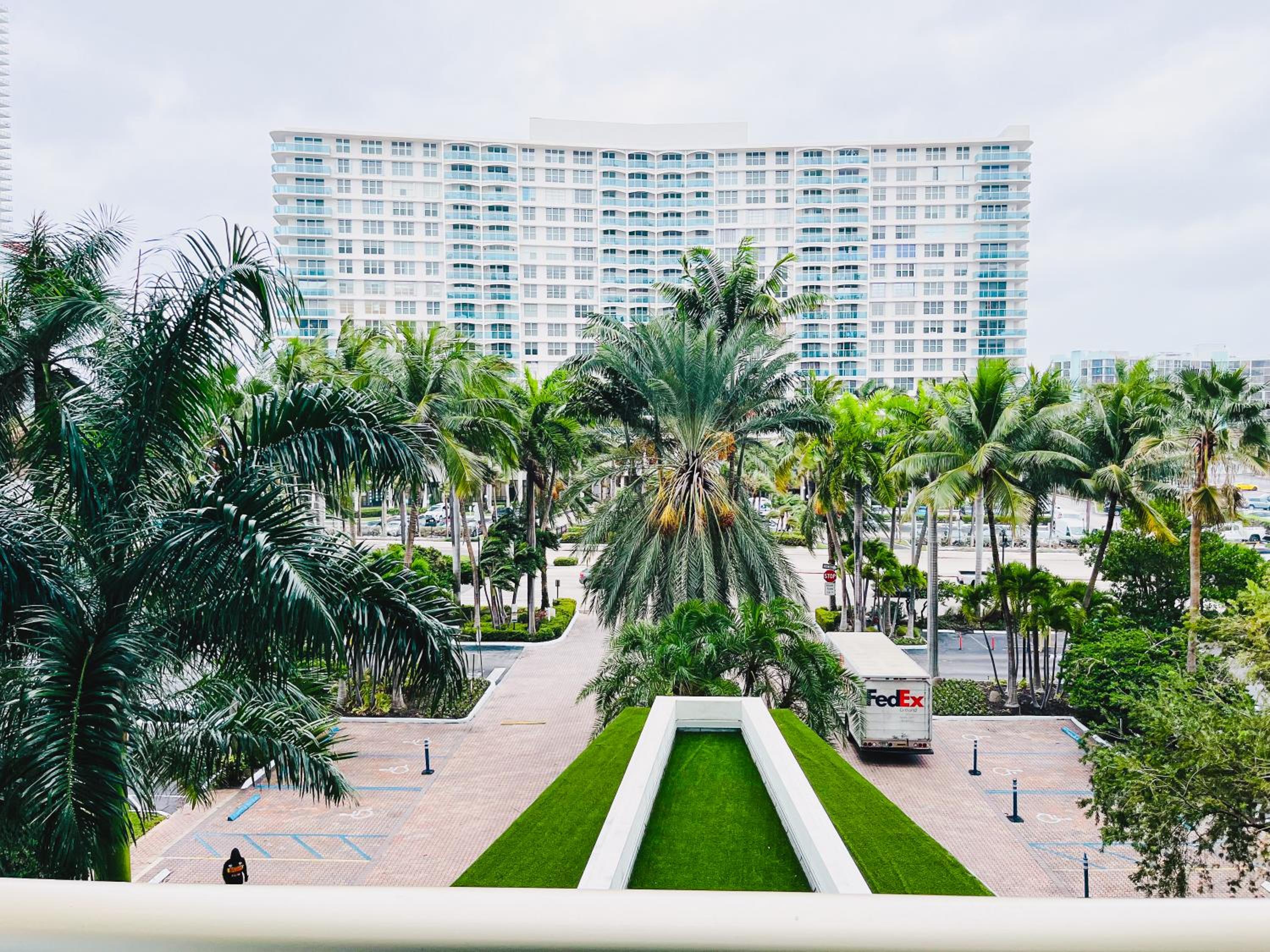 Hallandale Beach Intracoastal View Apartments view 4