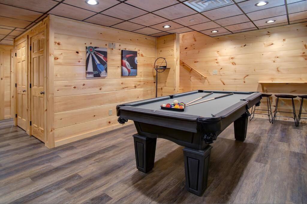NEW BUILD-5BD-Hottub-WIFI-Theater-Pool Tble-ROKU view 3