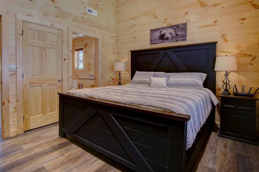 NEW BUILD-5BD-Hottub-WIFI-Theater-Pool Tble-ROKU view 4