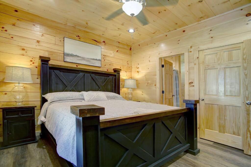 NEW BUILD-5BD-Hottub-WIFI-Theater-Pool Tble-ROKU view 5