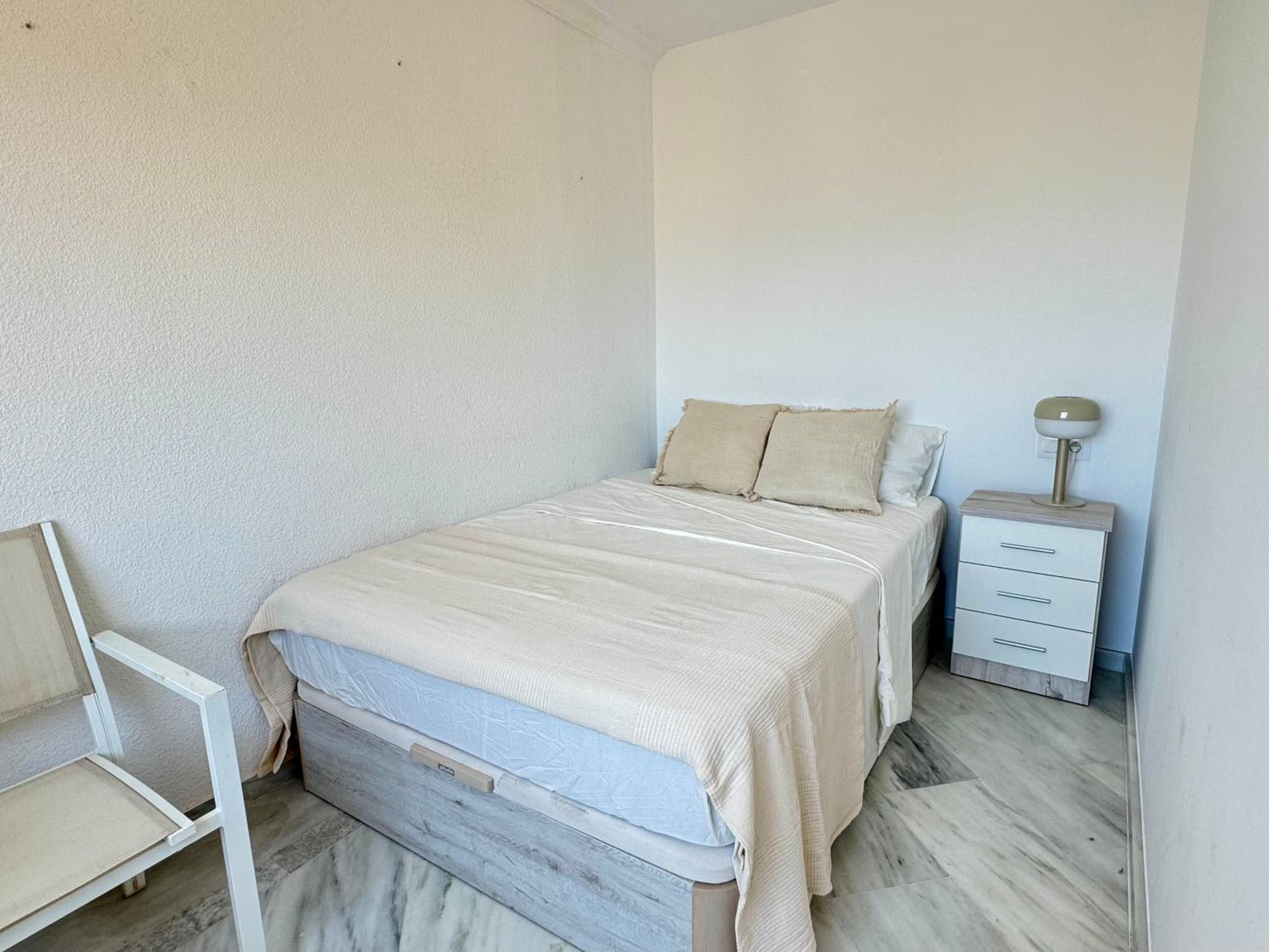 Apartamento con vistas al mar y piscina en Benalmadena