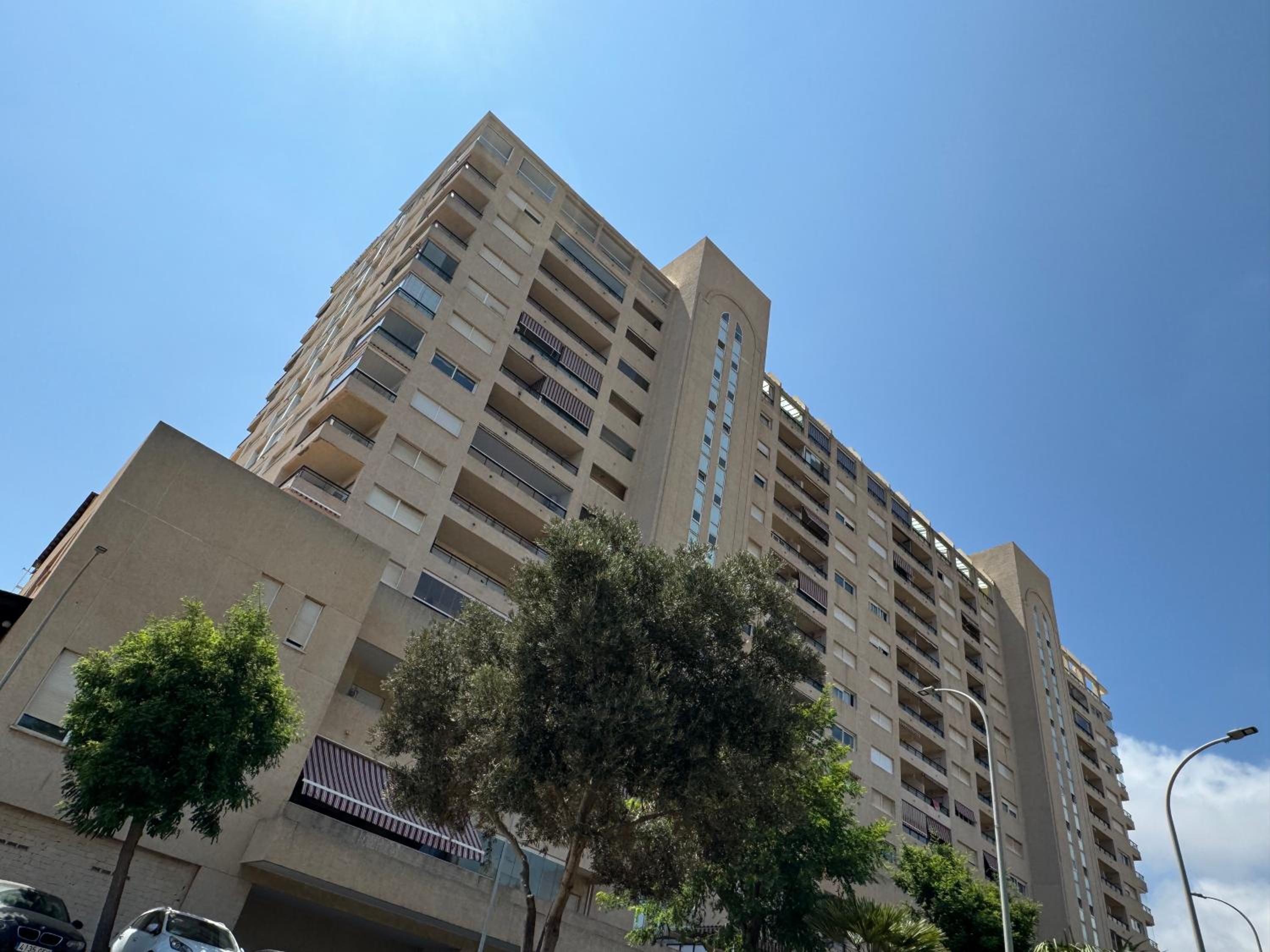 Apartamento con vistas al mar y piscina en Benalmadena