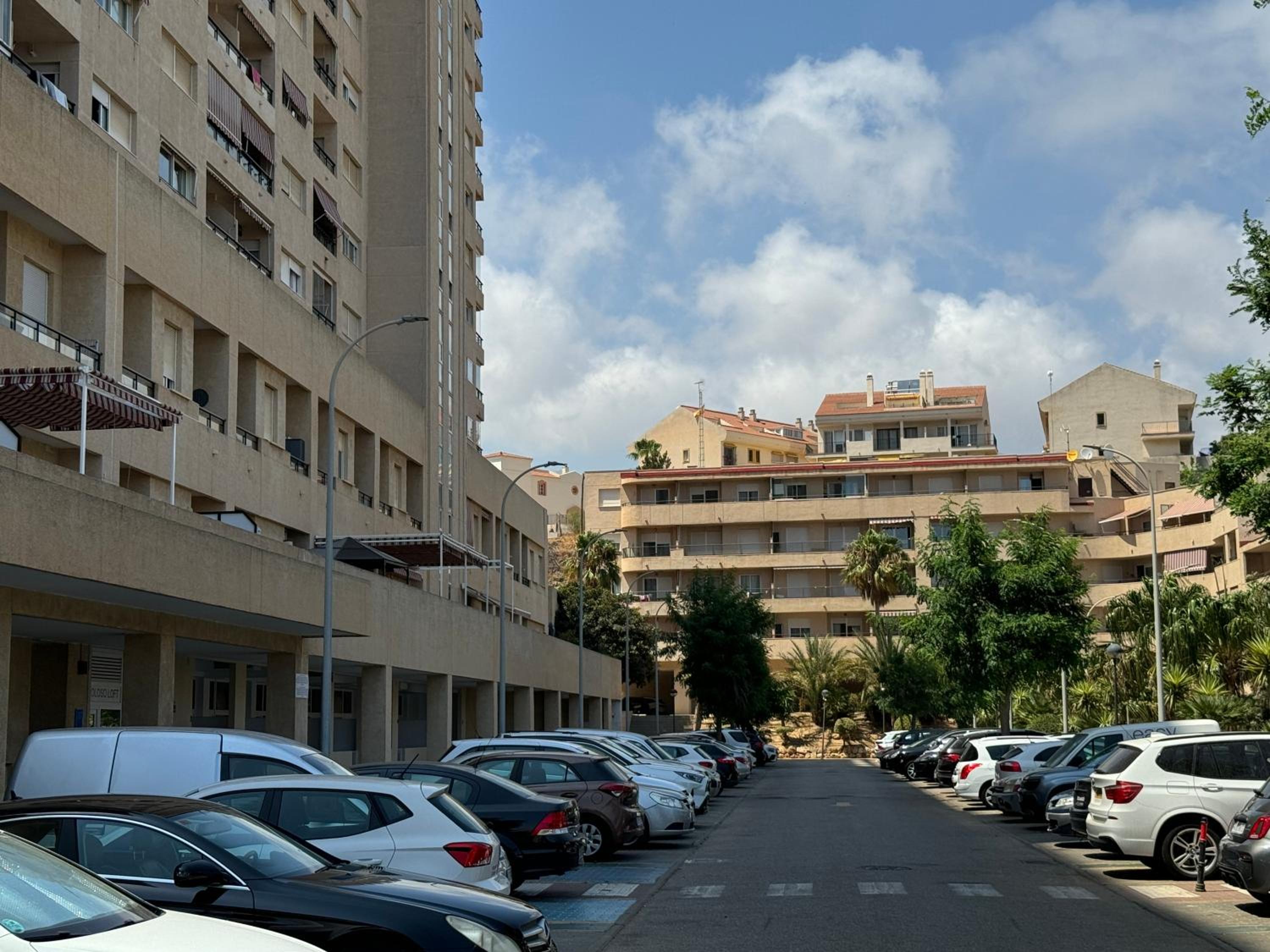 Apartamento con vistas al mar y piscina en Benalmadena