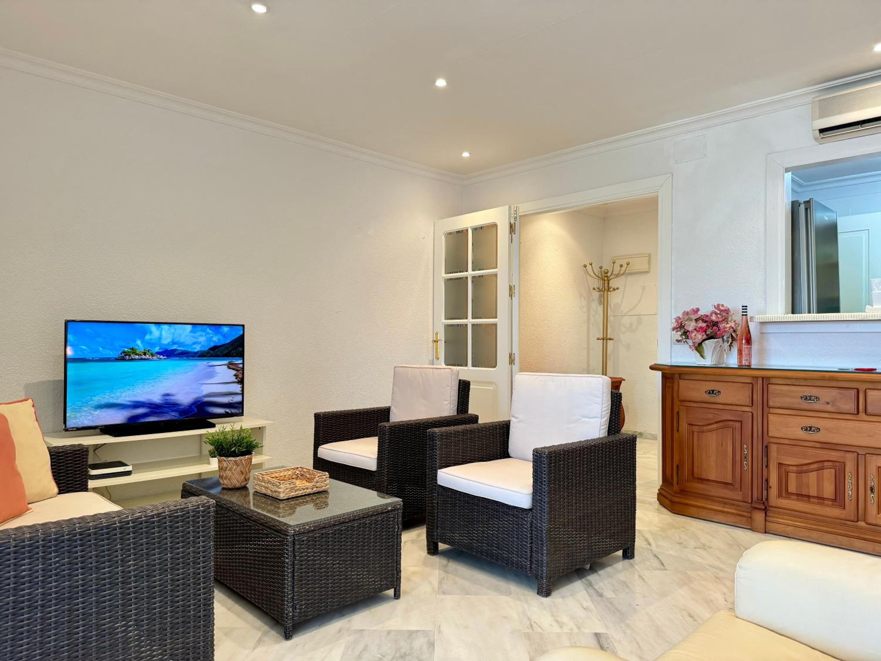Apartamento con vistas al mar y piscina en Benalmadena