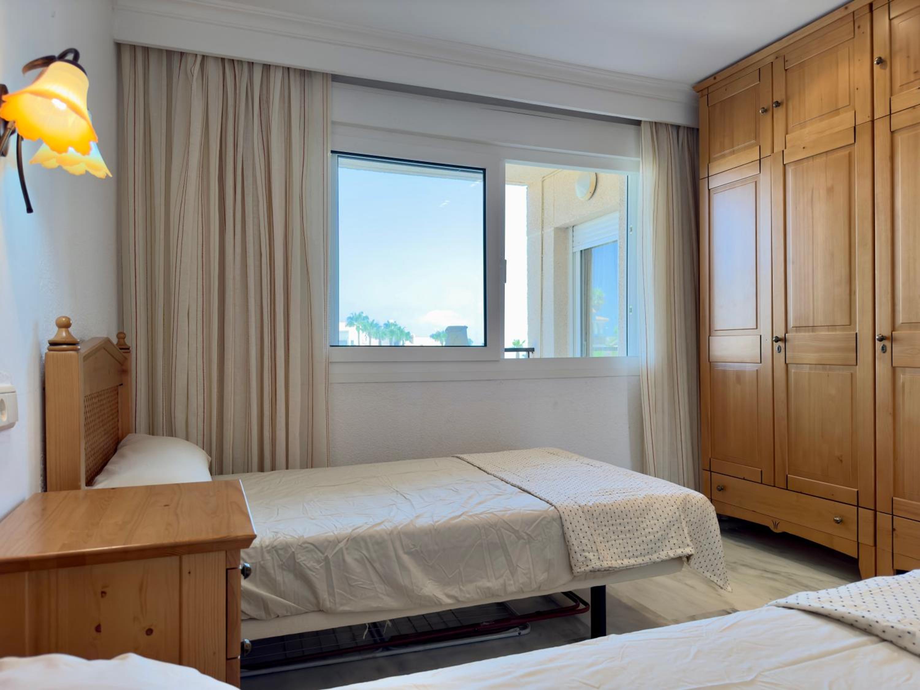 Apartamento con vistas al mar y piscina en Benalmadena