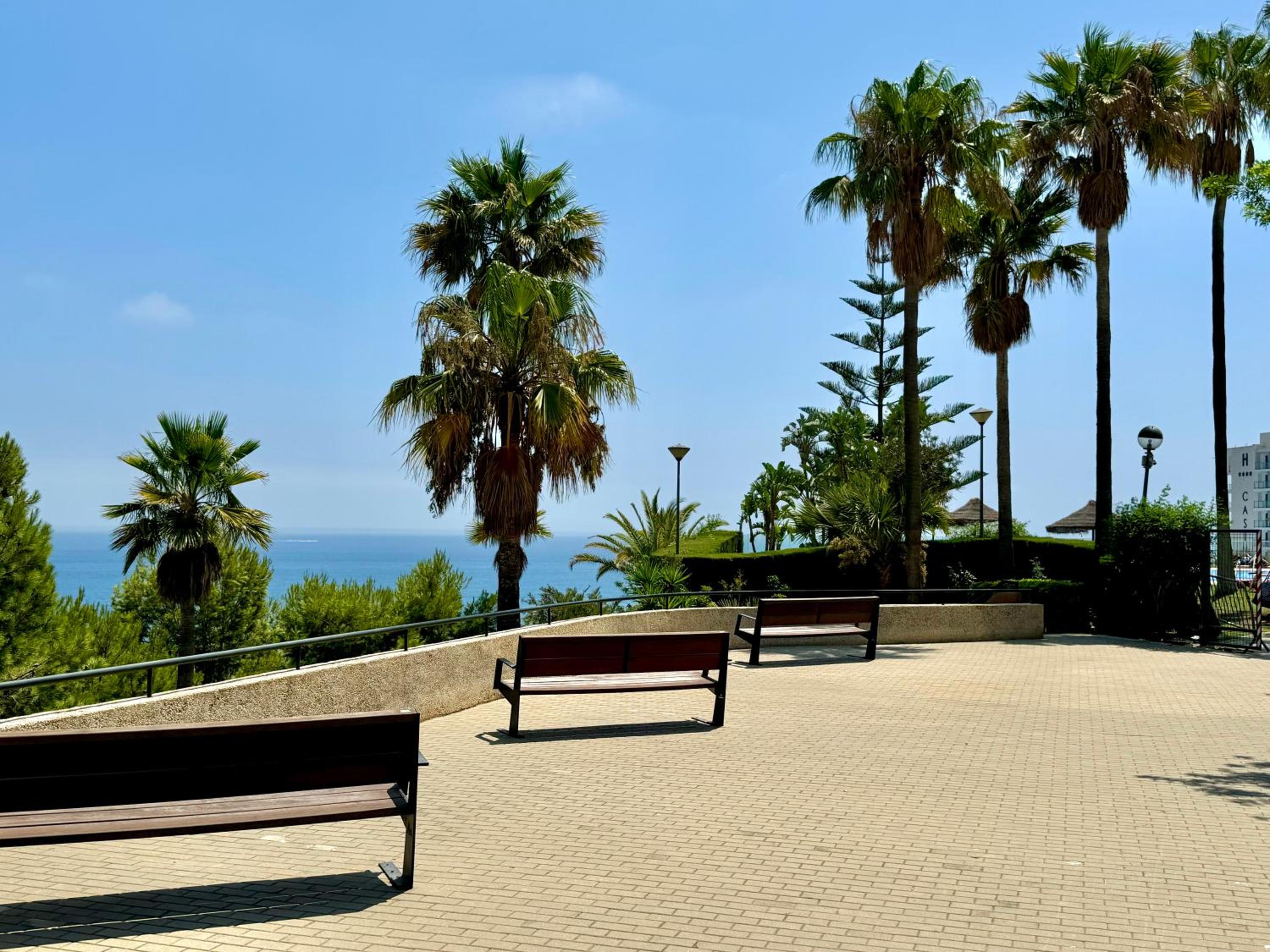 Apartamento con vistas al mar y piscina en Benalmadena
