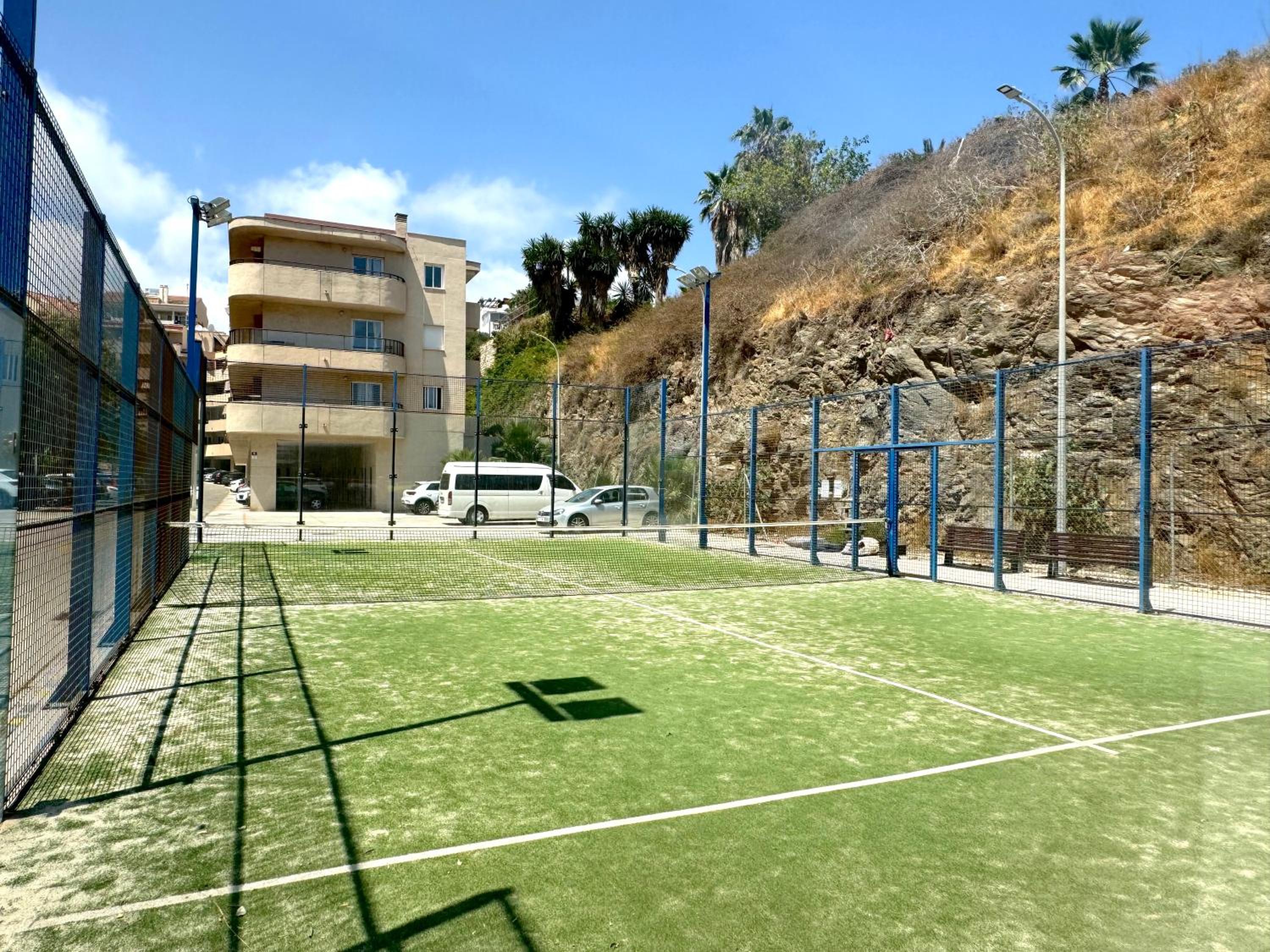Apartamento con vistas al mar y piscina en Benalmadena