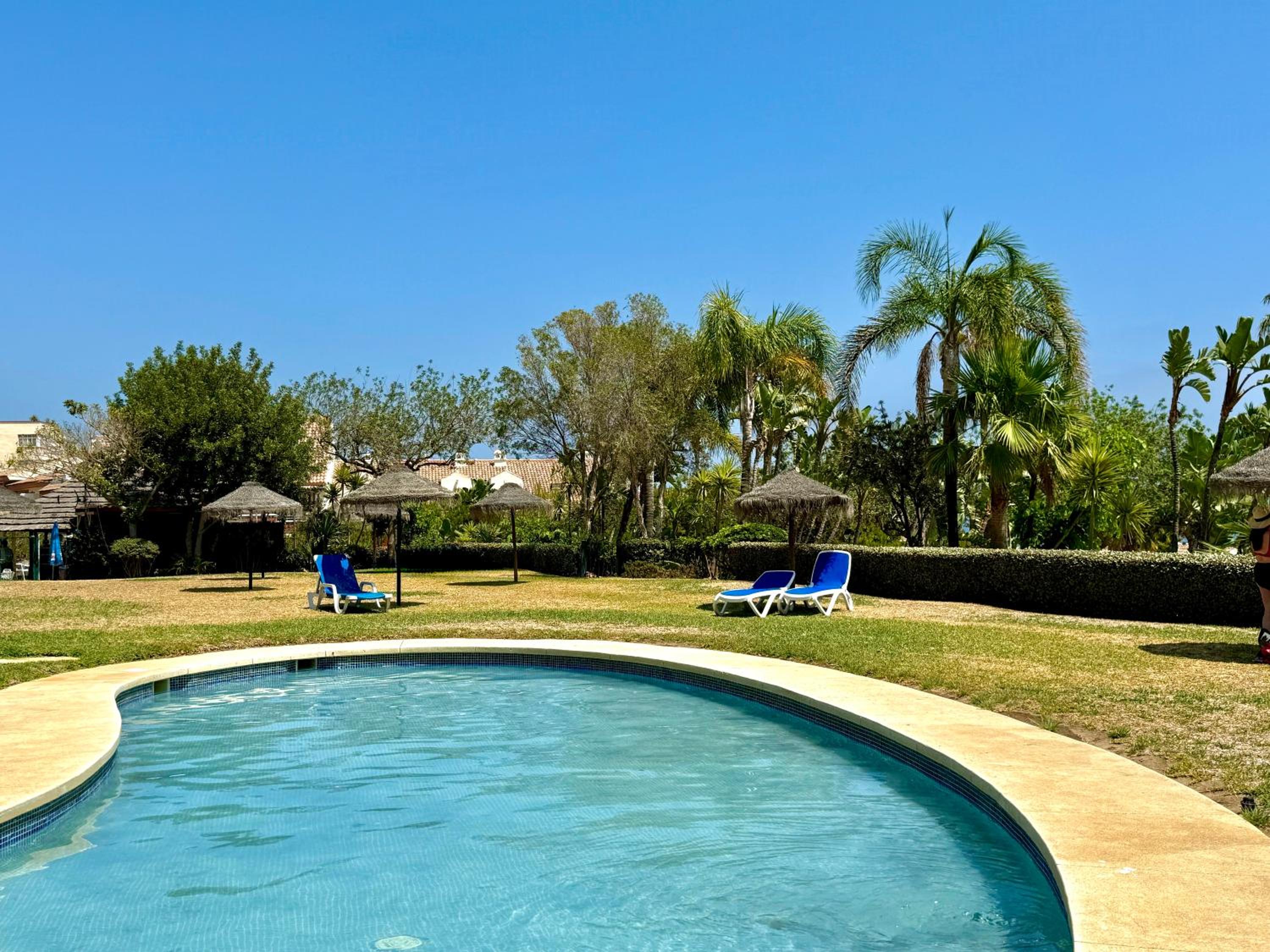 Apartamento con vistas al mar y piscina en Benalmadena