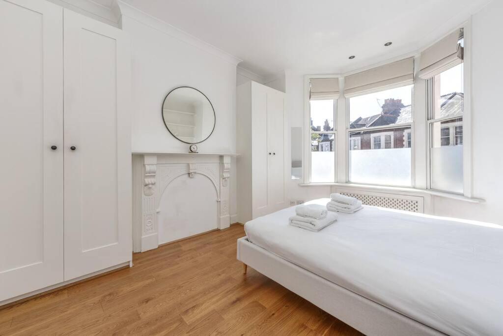 Charming Hampstead Retreat with Patio view 3
