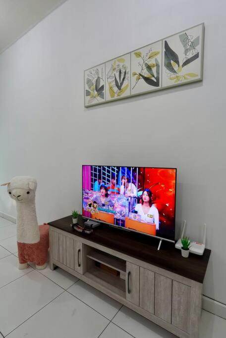 AustinHeight- Studio AkademikSuite5Pax