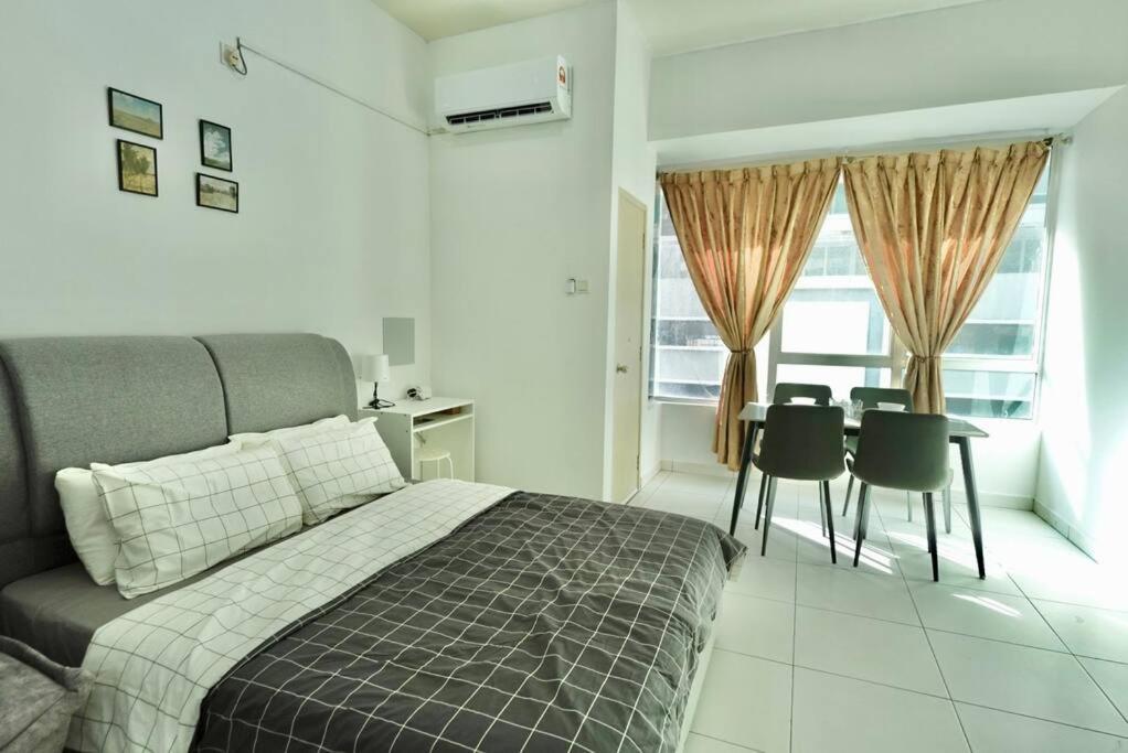 AustinHeight- Studio AkademikSuite5Pax
