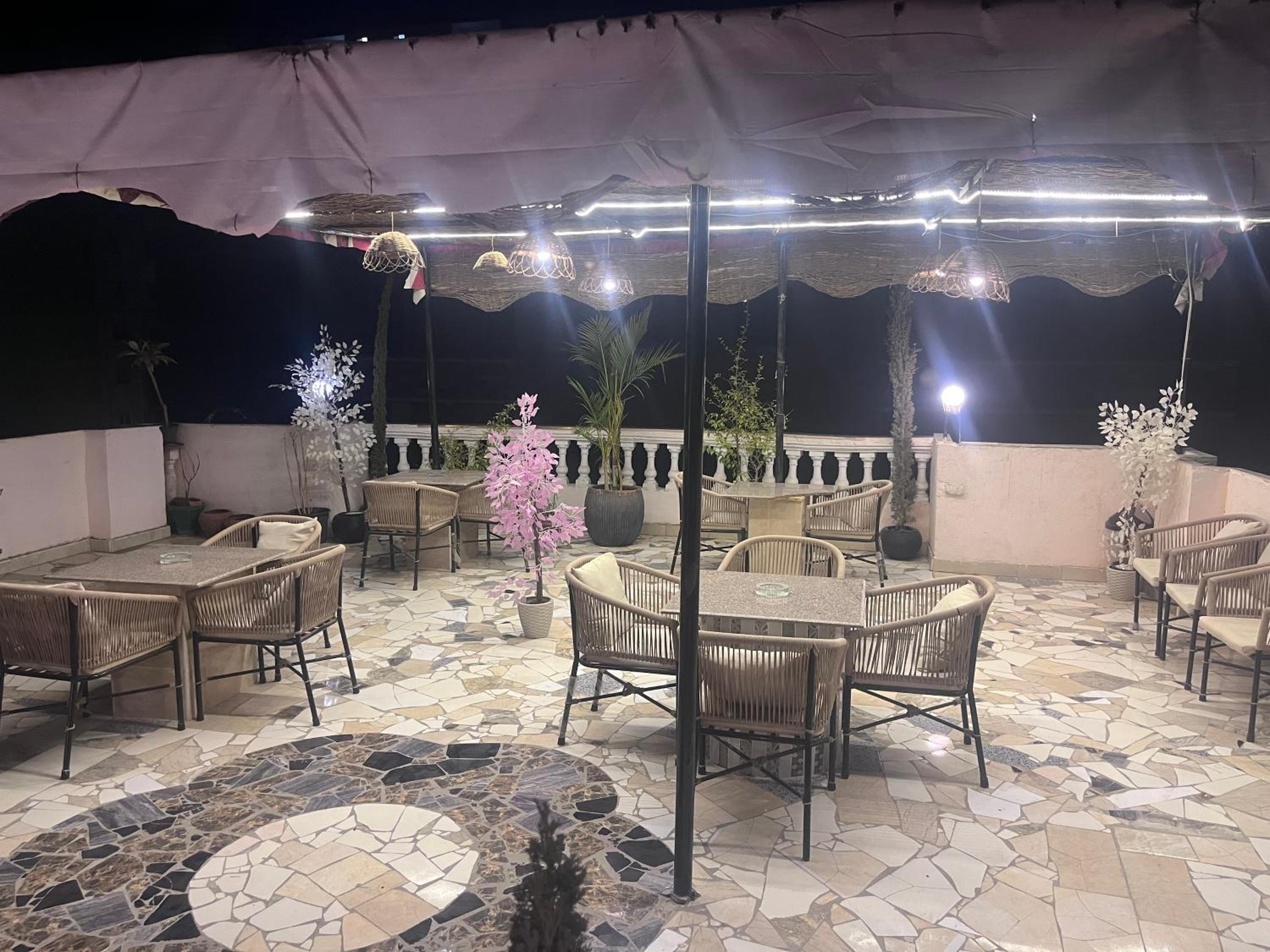 Badr pyramids inn