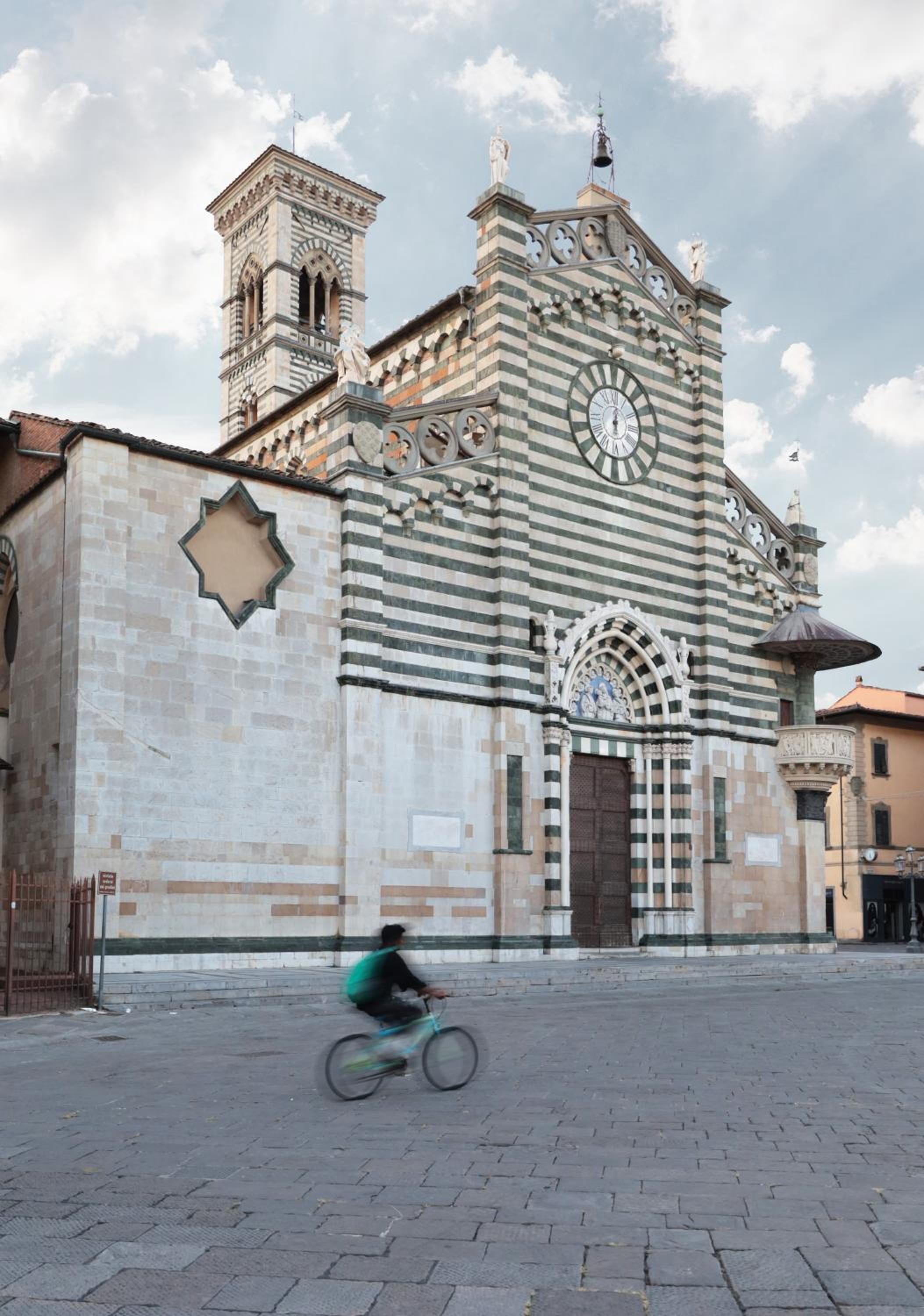 Piazza Duomo - 20 min by train to Florence