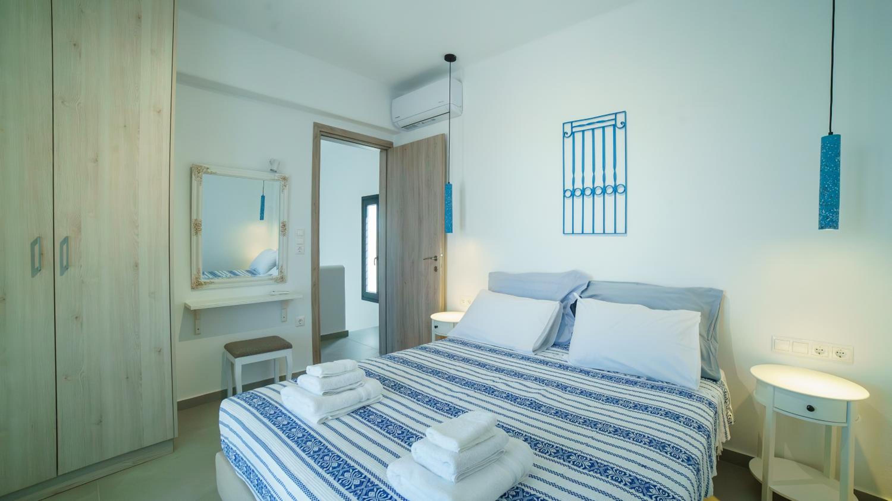 Plaka Divani