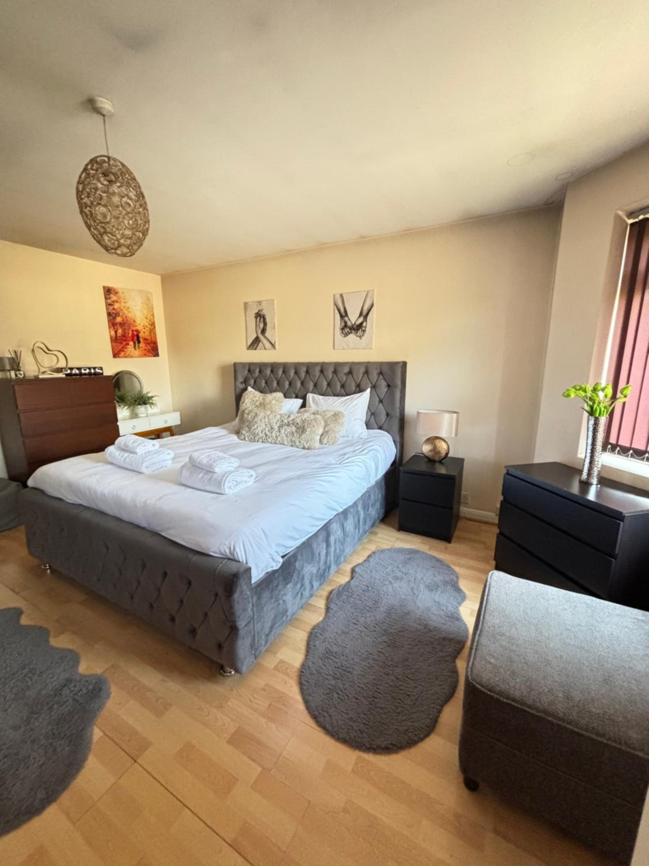 City Airport serviced house London — hotel room