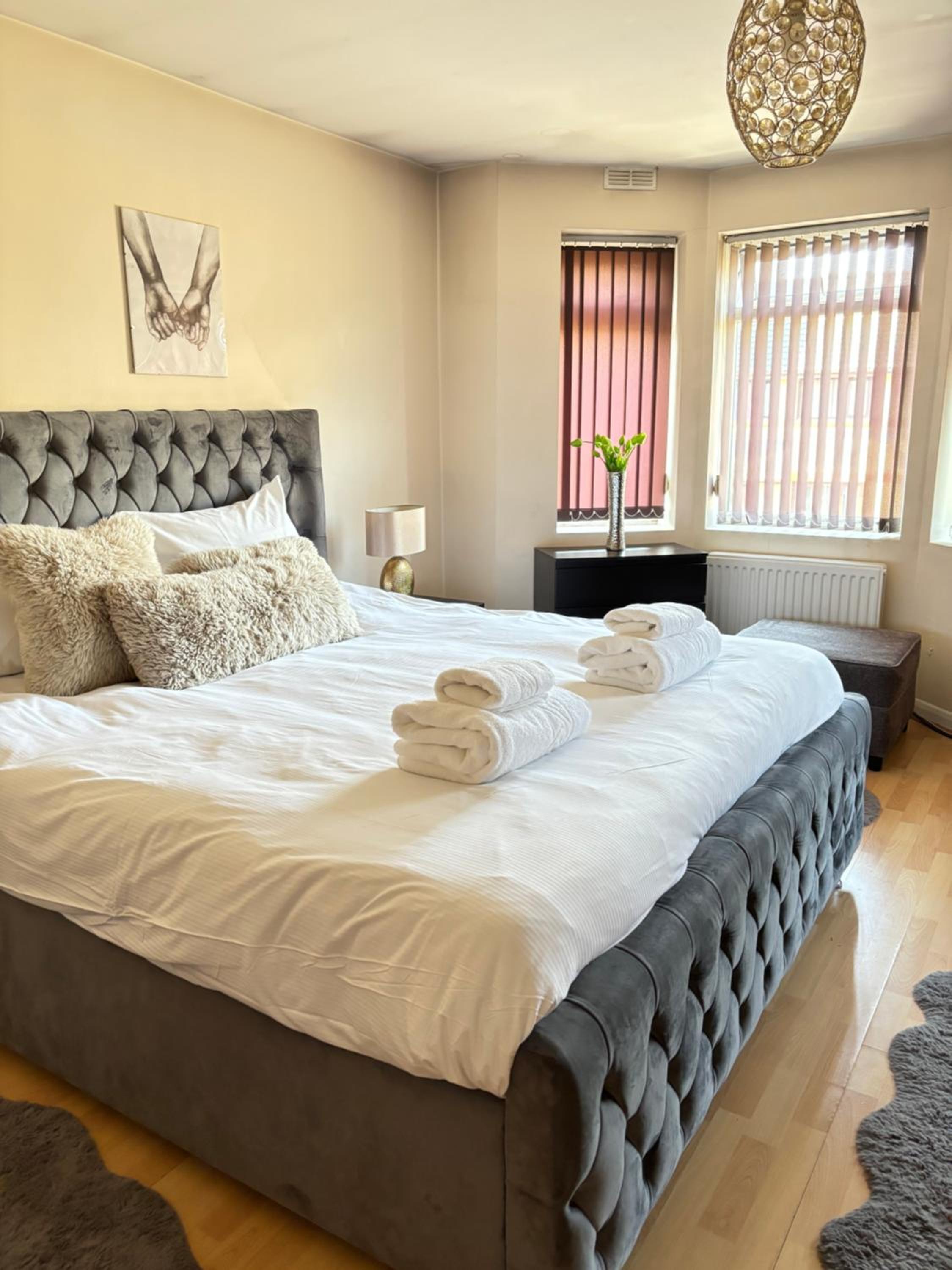 City Airport serviced house London — hotel room