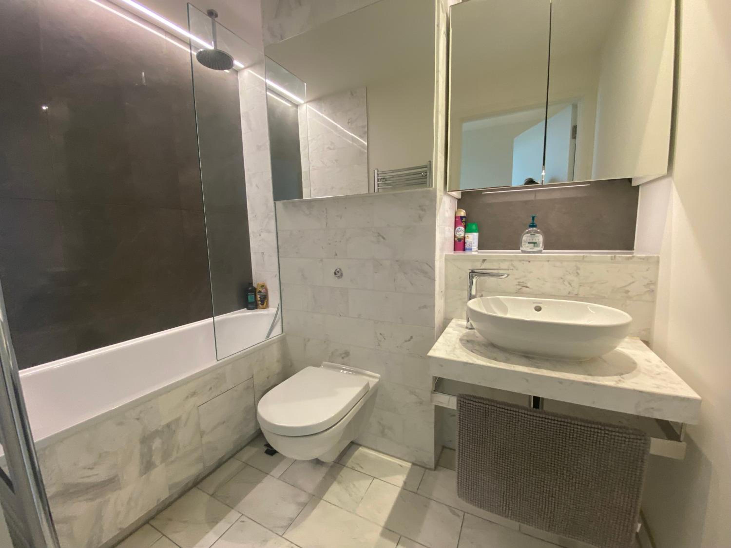 High level near Canary Wharf-O2-Excel-London Bridge-Waterloo-Westminster-Bond street