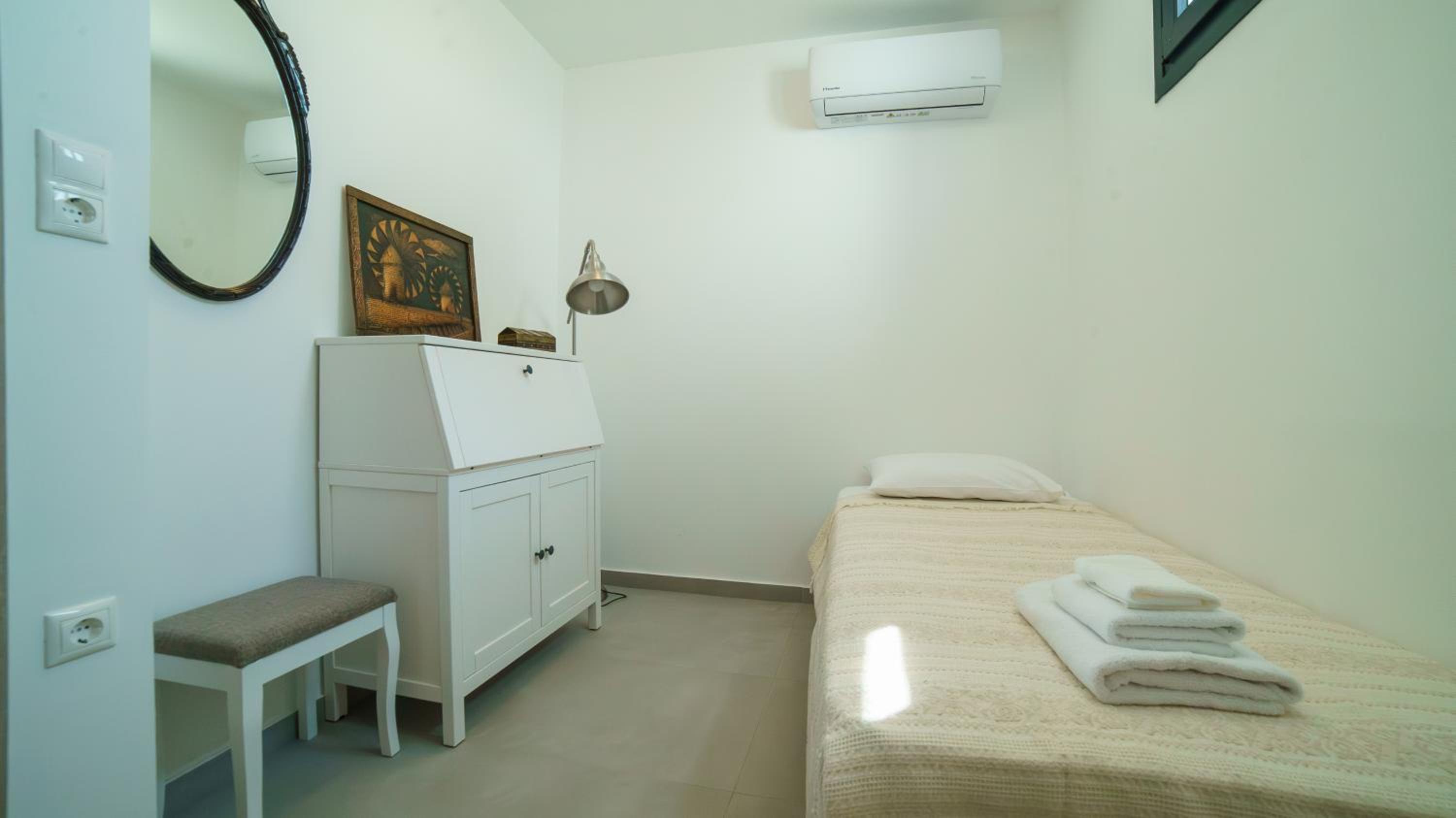 Plaka Divani