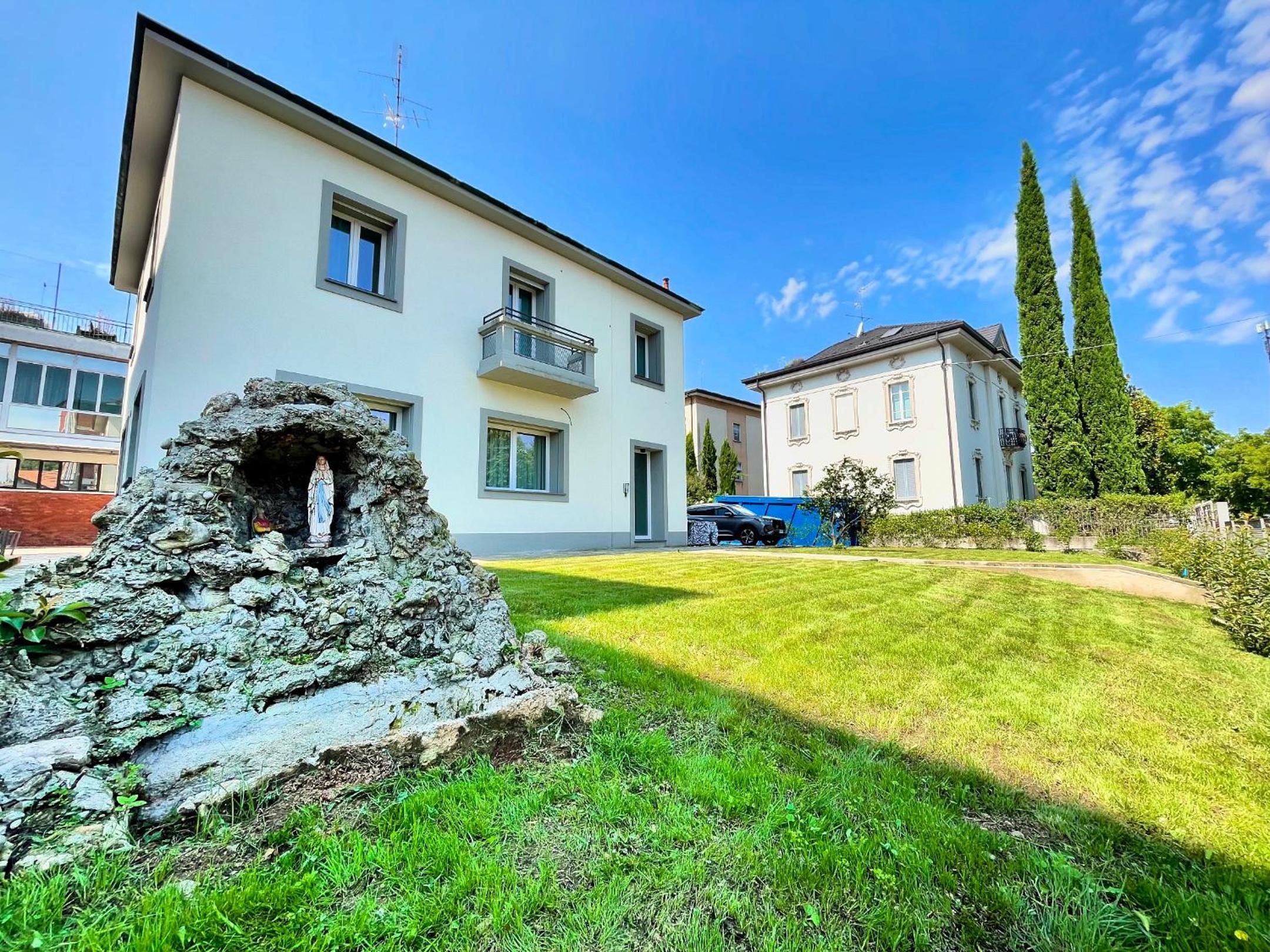 Villa Manzoni view 3