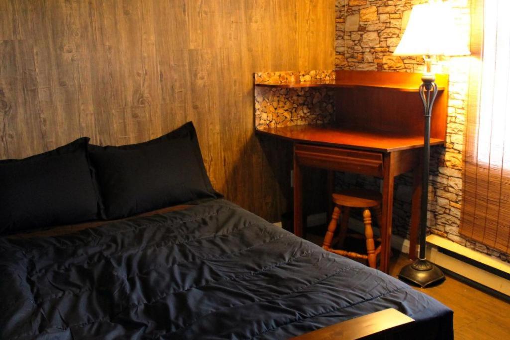 Private 4 bedrooms 2 bathrooms Free Parking