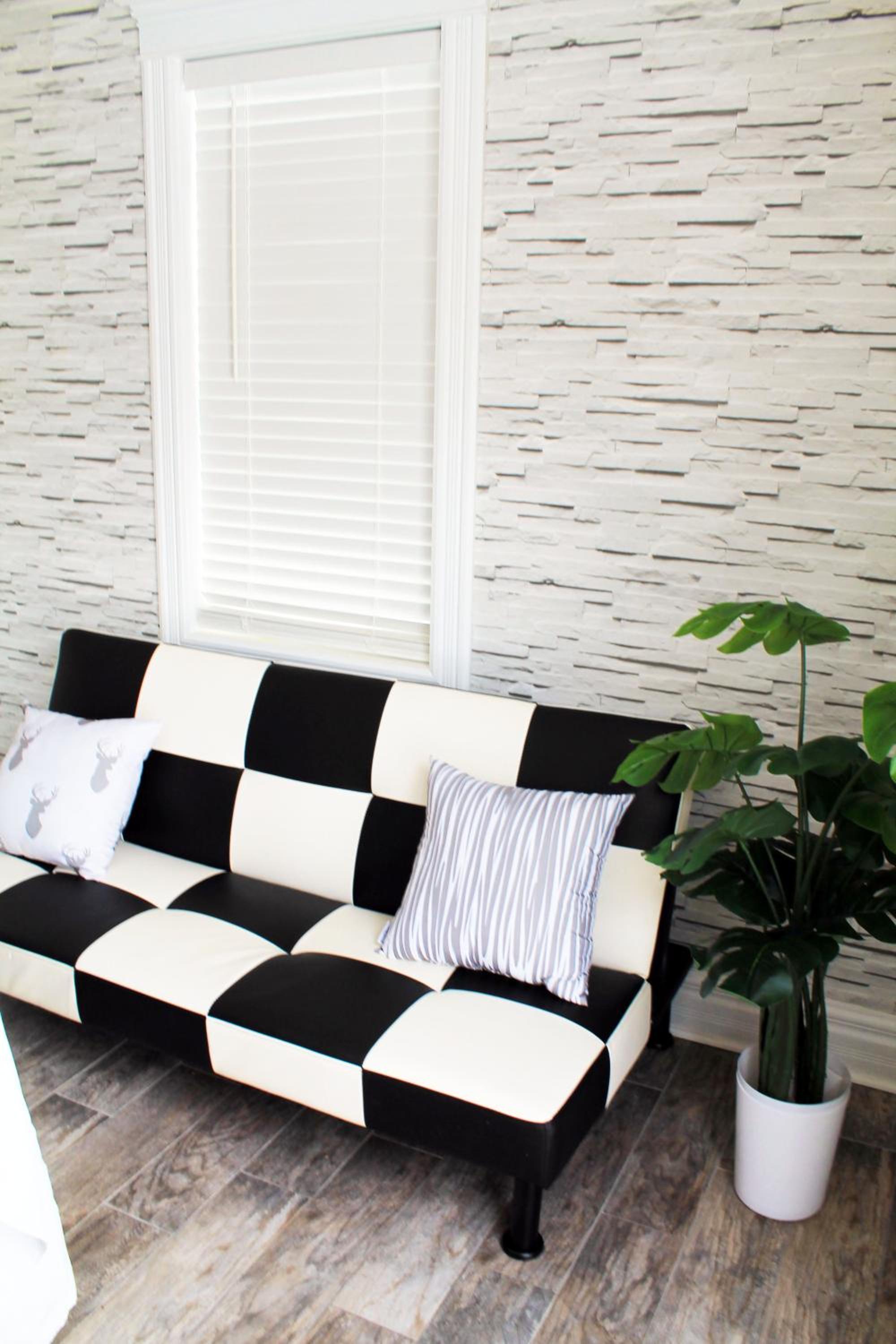 Private 4 bedrooms 2 bathrooms Free Parking