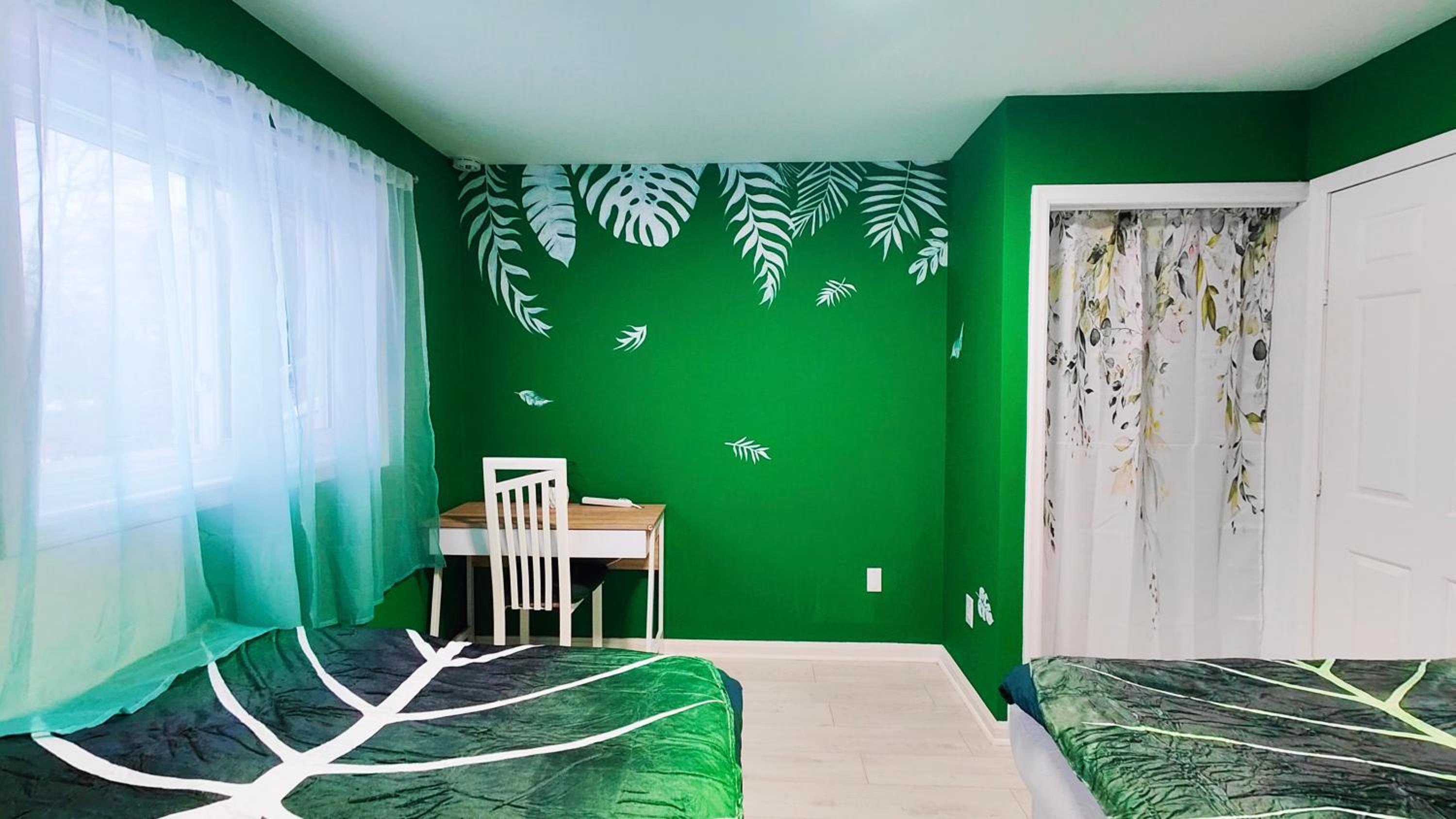 Private 4 bedrooms 2 bathrooms Free Parking