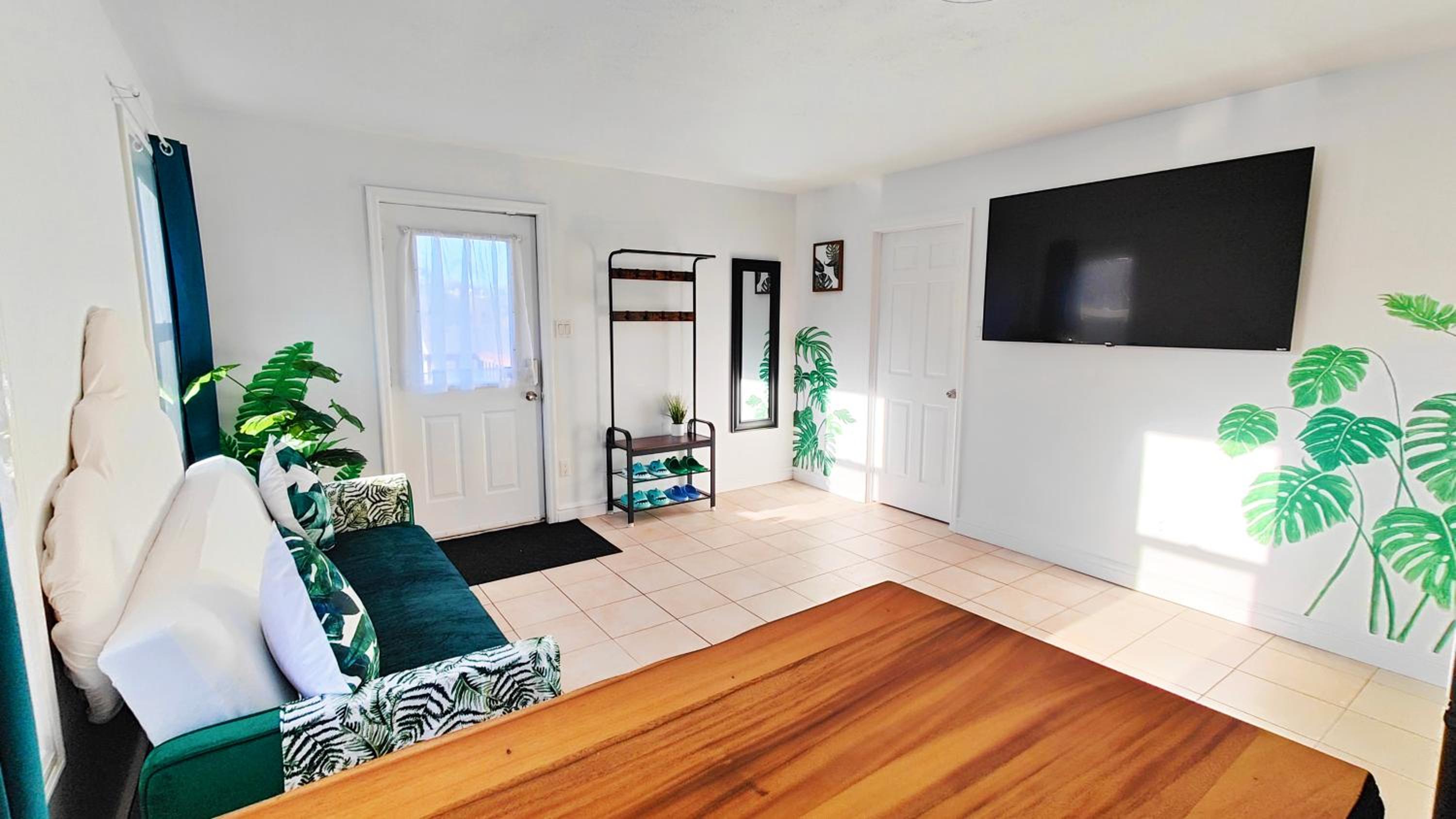 Private 4 bedrooms 2 bathrooms Free Parking