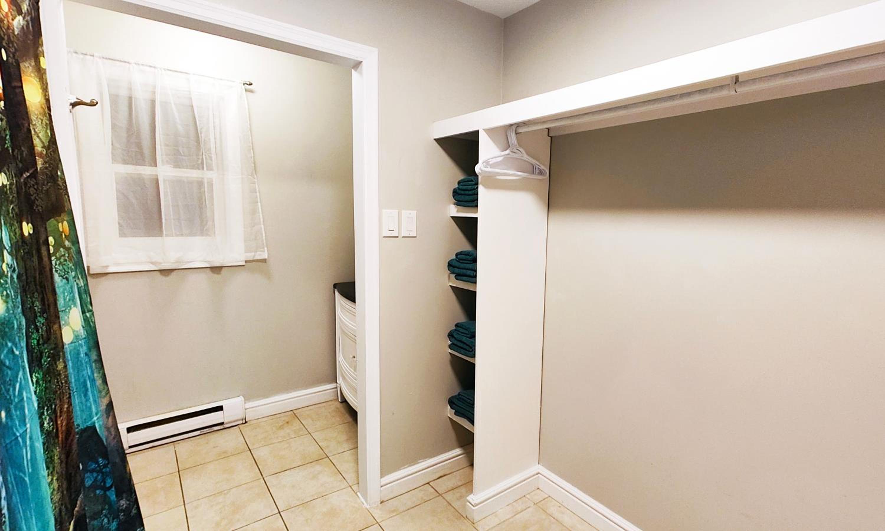 Private 4 bedrooms 2 bathrooms Free Parking