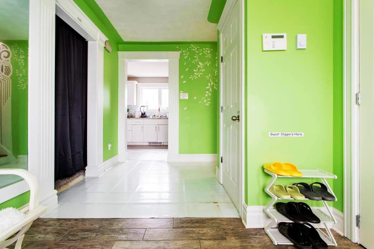 Private 4 bedrooms 2 bathrooms Free Parking