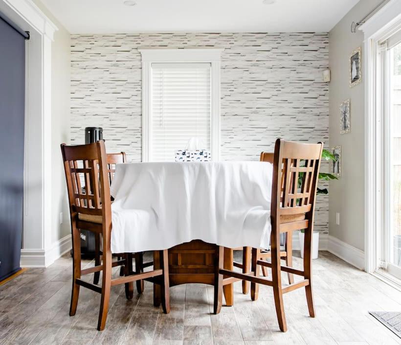 Private 4 bedrooms 2 bathrooms Free Parking
