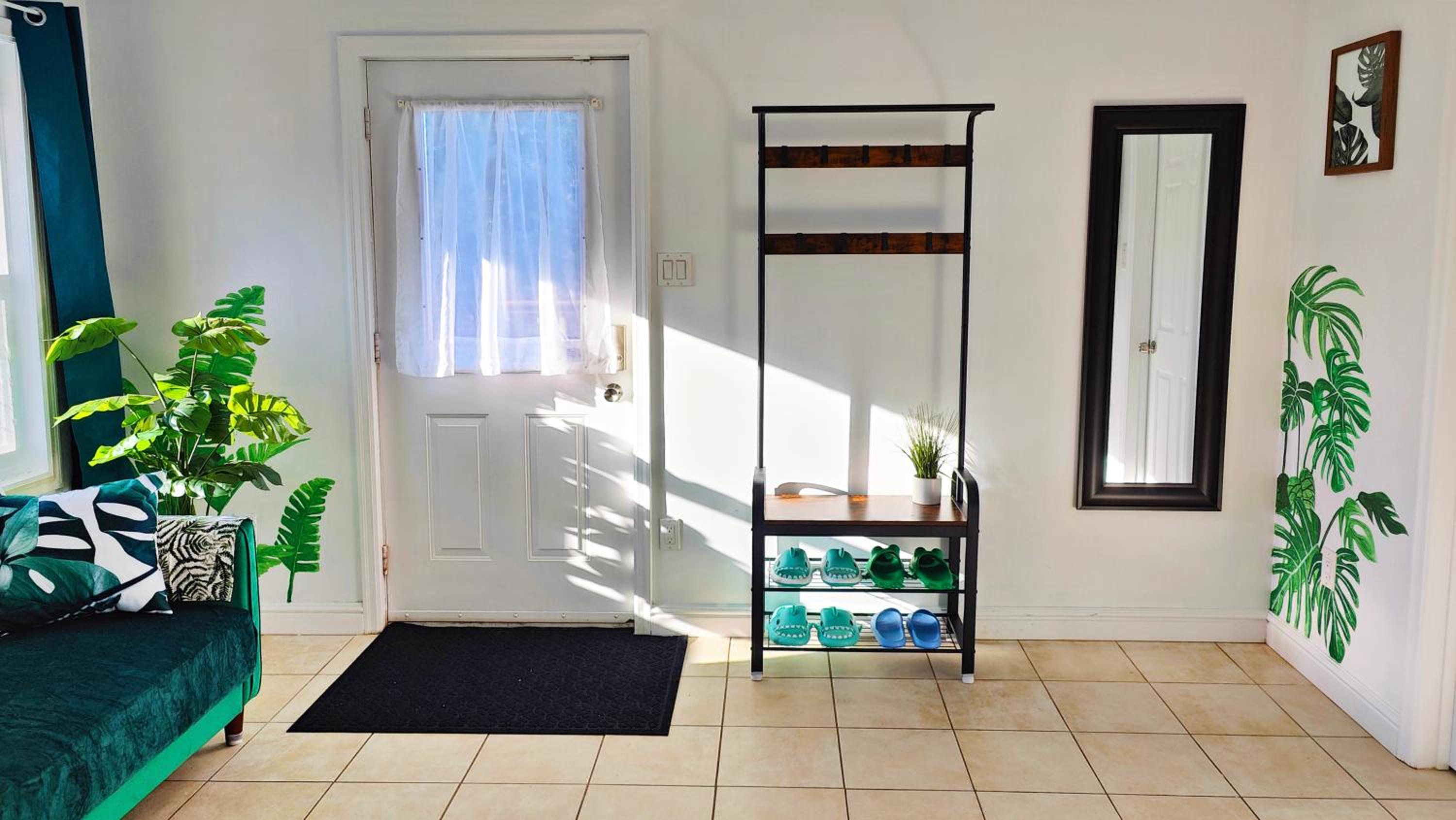 Private 4 bedrooms 2 bathrooms Free Parking