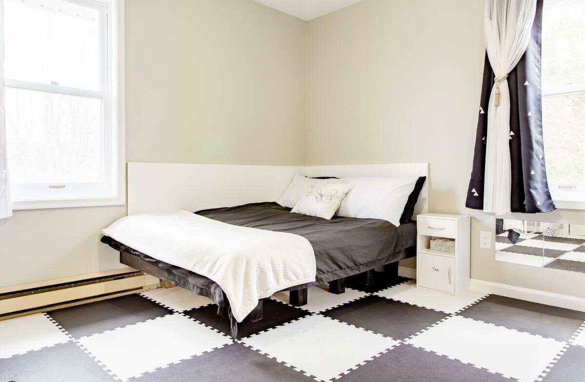 Private 4 bedrooms 2 bathrooms Free Parking
