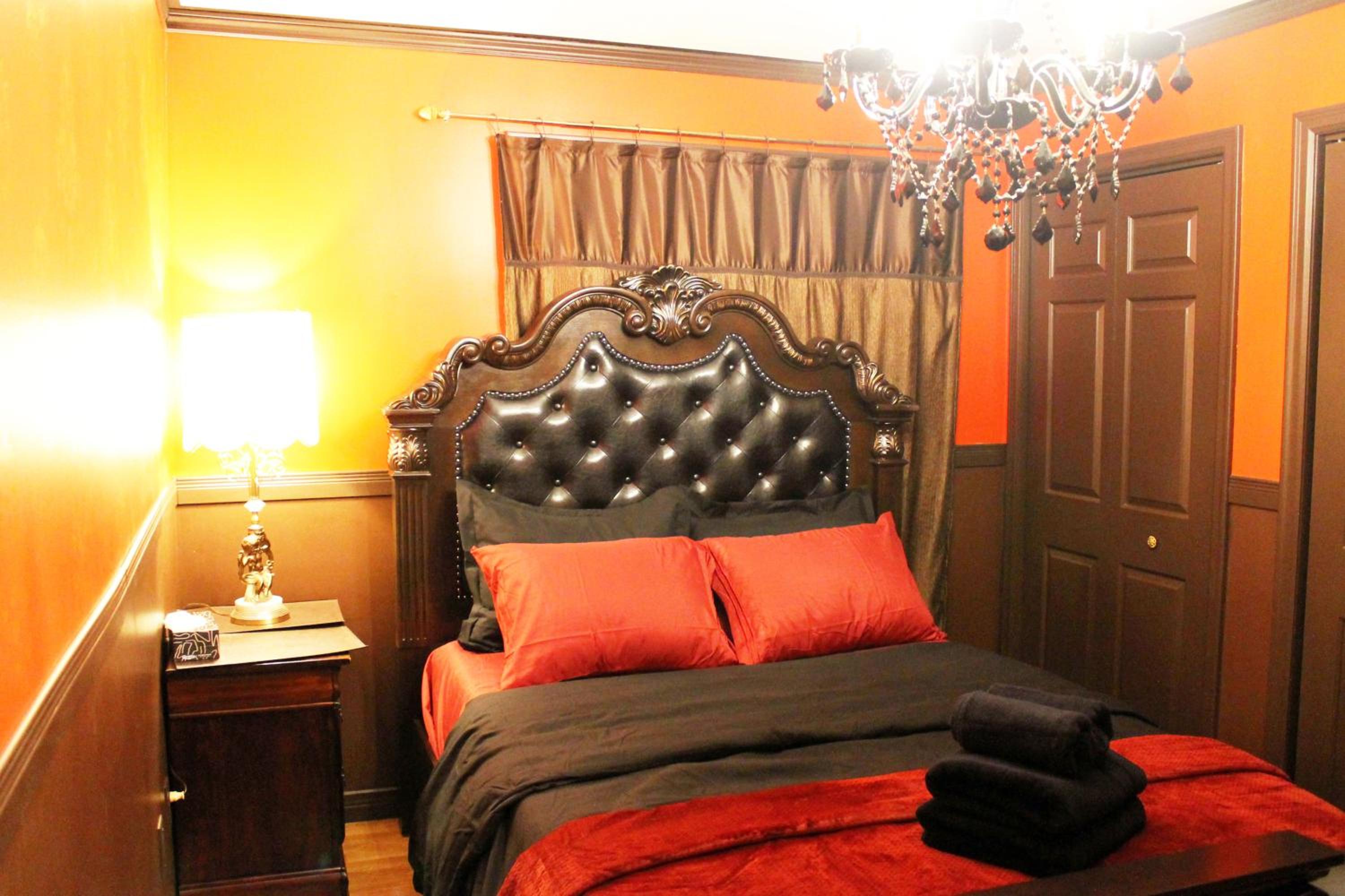 Private 4 bedrooms 2 bathrooms Free Parking