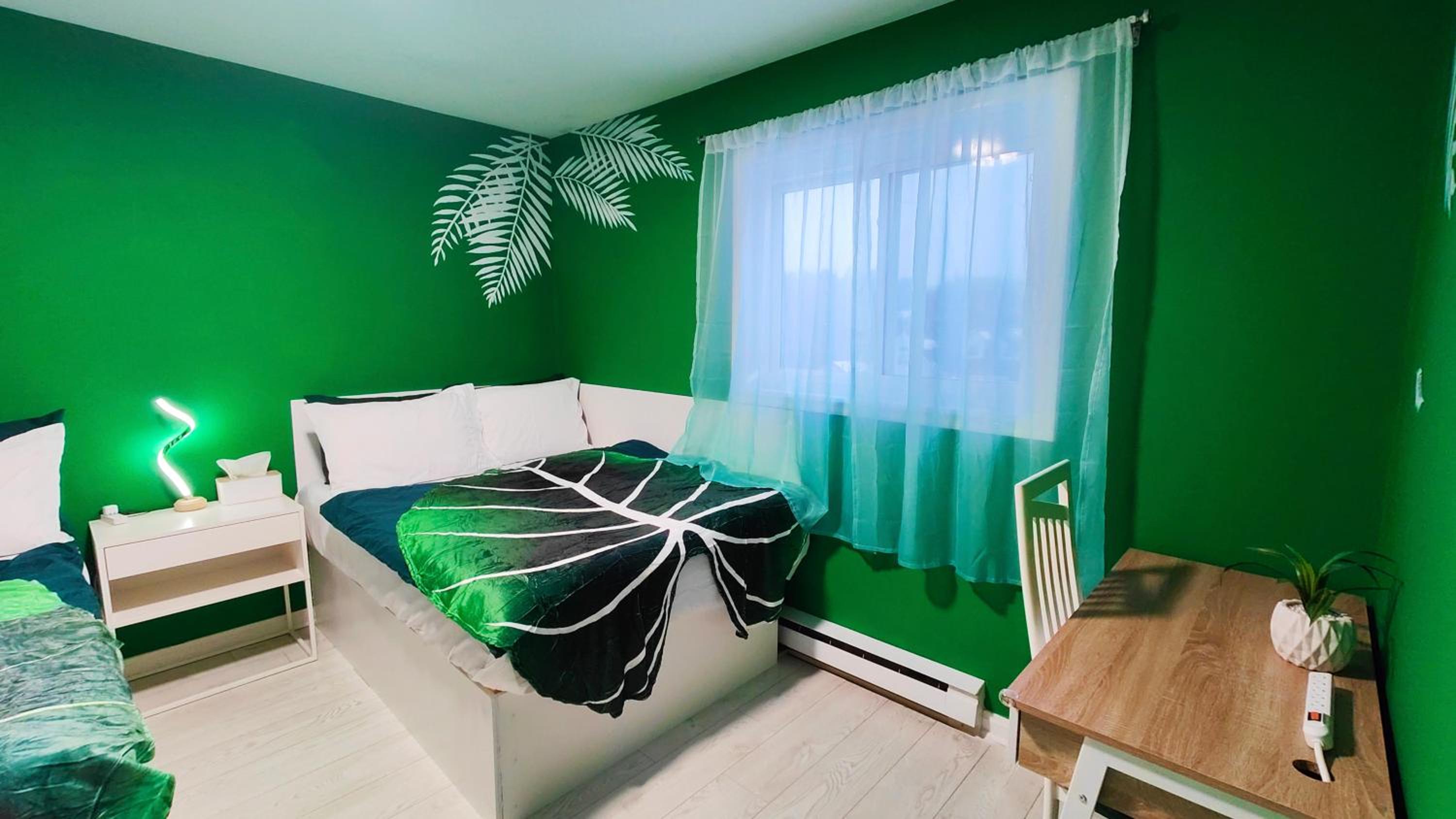 Private 4 bedrooms 2 bathrooms Free Parking