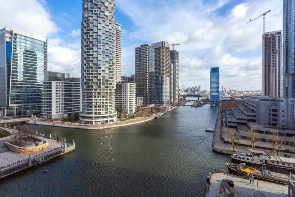 High level near Canary Wharf-O2-Excel-London Bridge-Waterloo-Westminster-Bond street