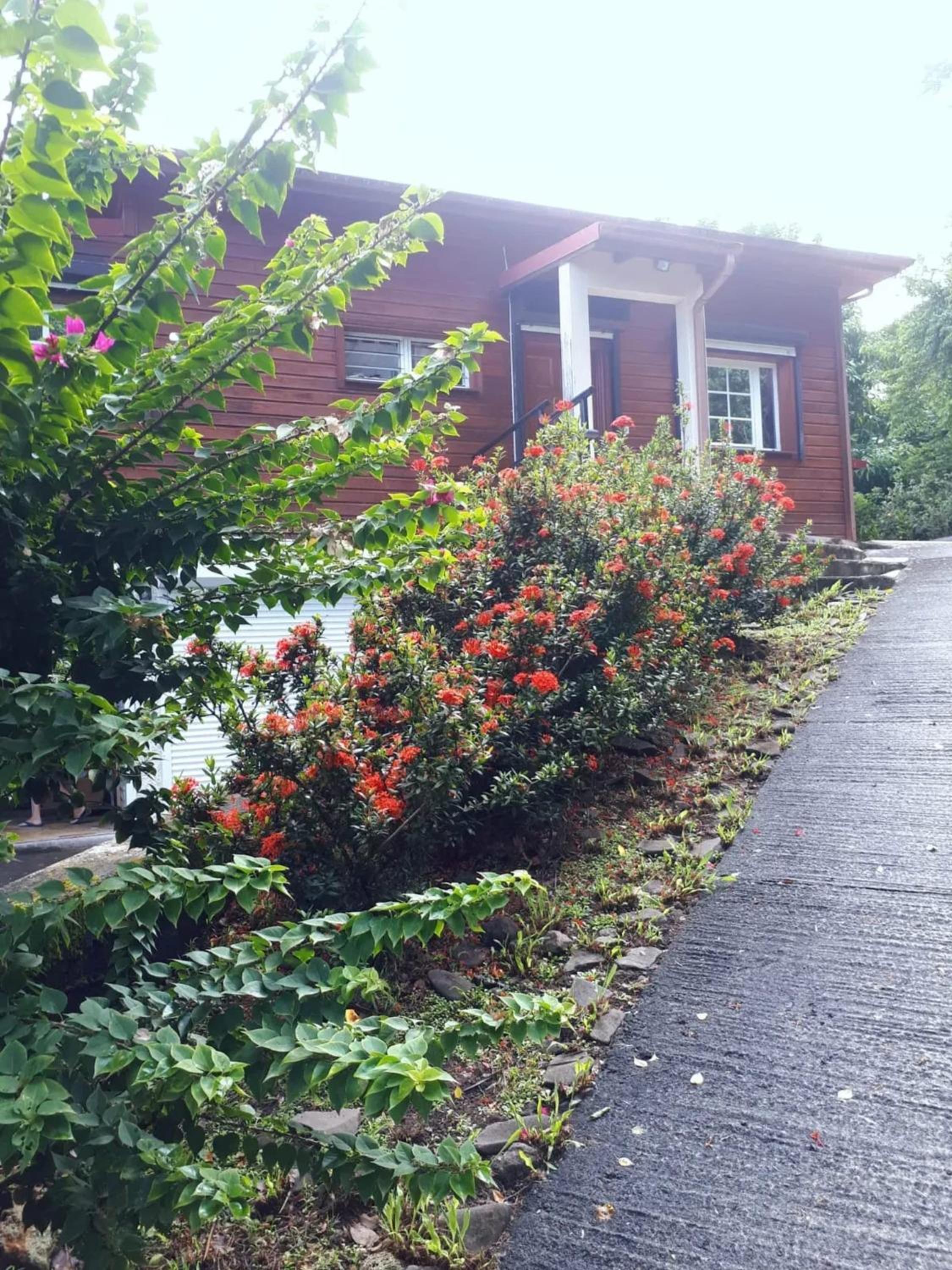 Maison confort Bouillante avec jardin et terrasse