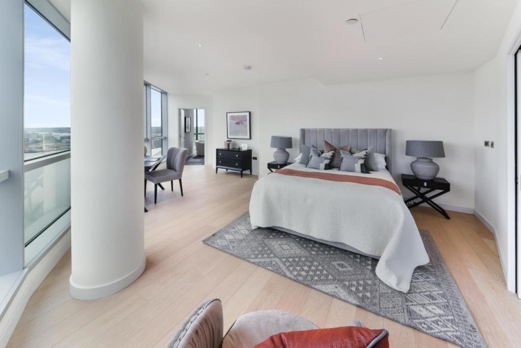High level near Canary Wharf-O2-Excel-London Bridge-Waterloo-Westminster-Bond street