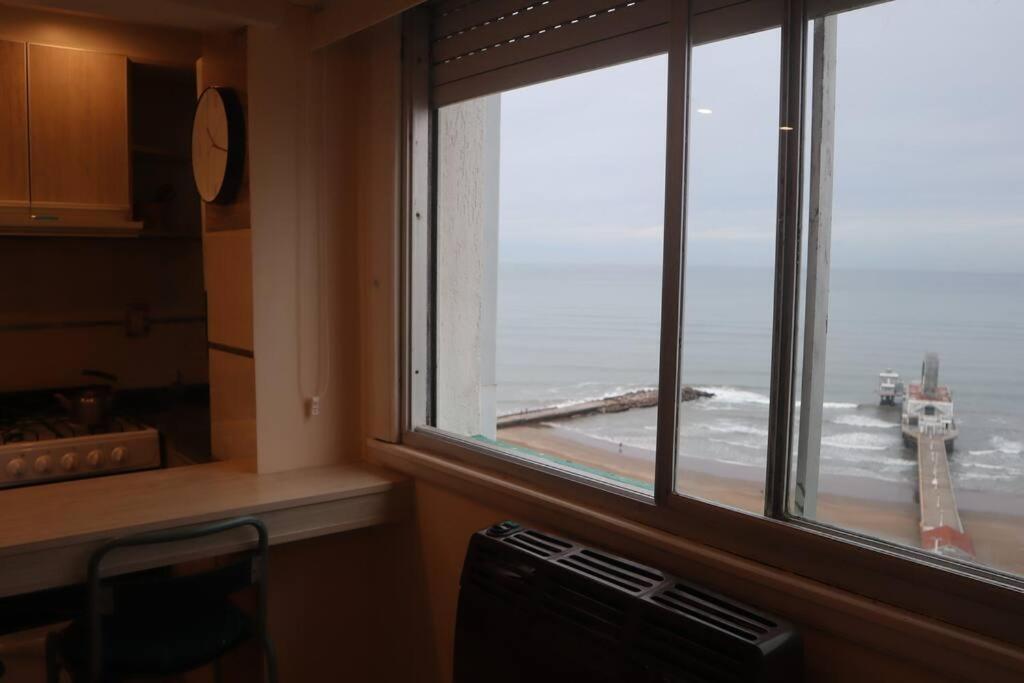 Apart Lena 3 amb Edificio Almería I con cochera frente a la playa